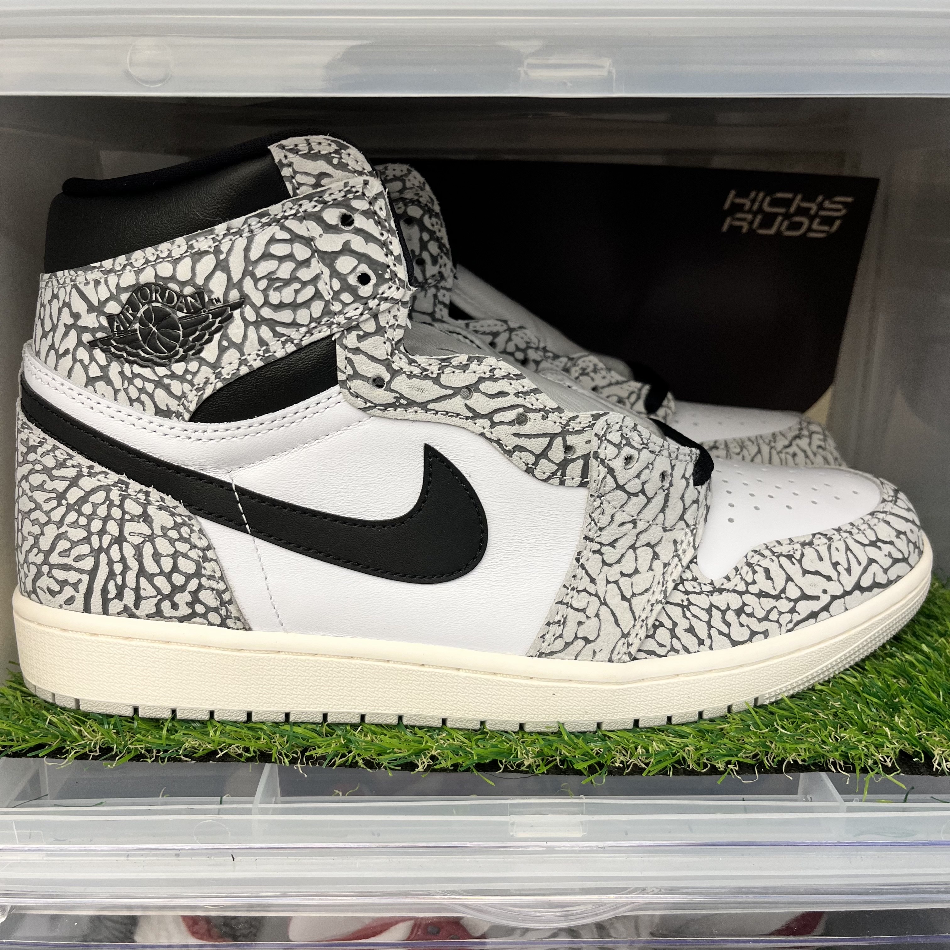 Jordan 1 Retro High White Elephant Print 착용 스타일