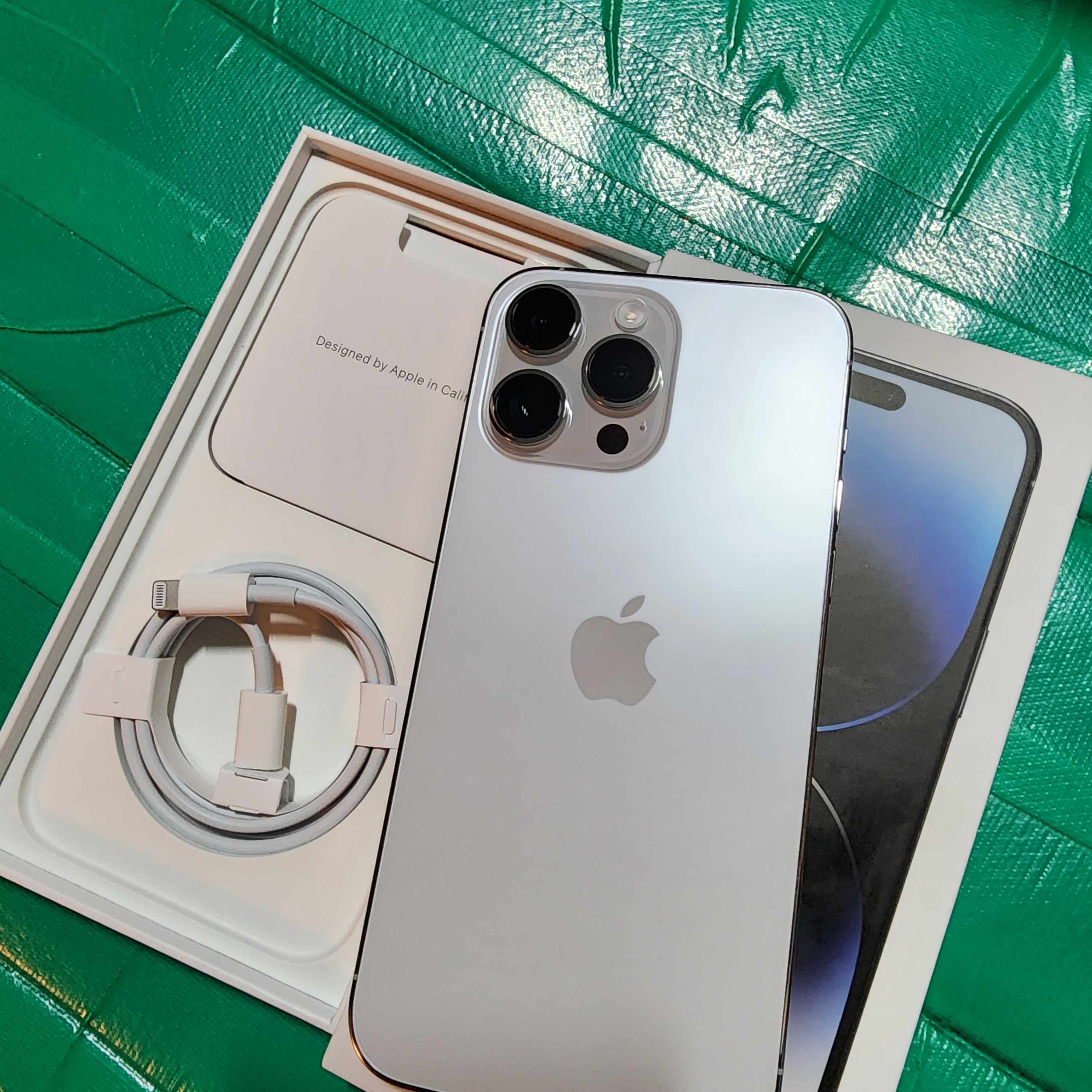 Apple iPhone 14 Pro Max 128GB Silver (Korean Ver.) 착용 스타일 - 1