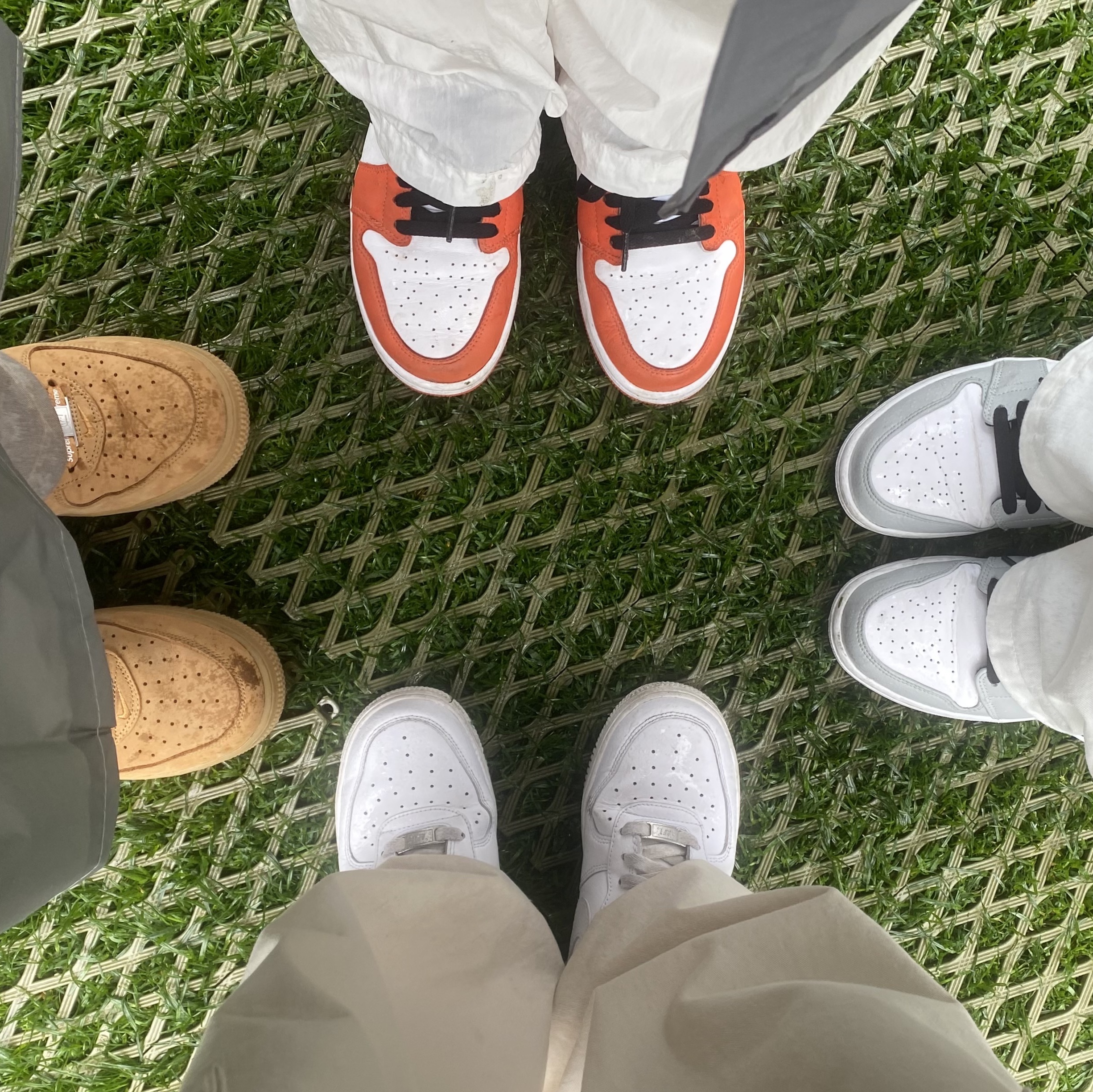 Nike Air Force 1 '07 Low White, Nike x Supreme Air Force 1 Low Flax 착용 스타일