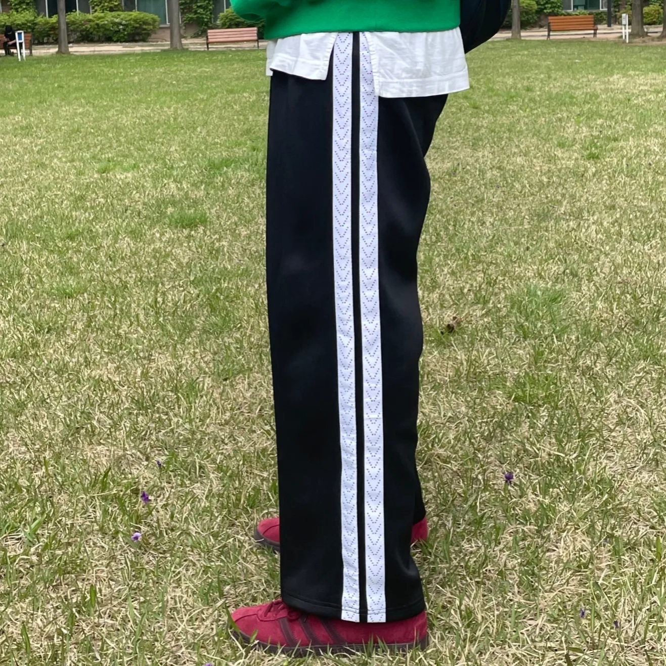 Adidas Tobacco Gruen Collegiate Burgundy 착용 스타일 - 5