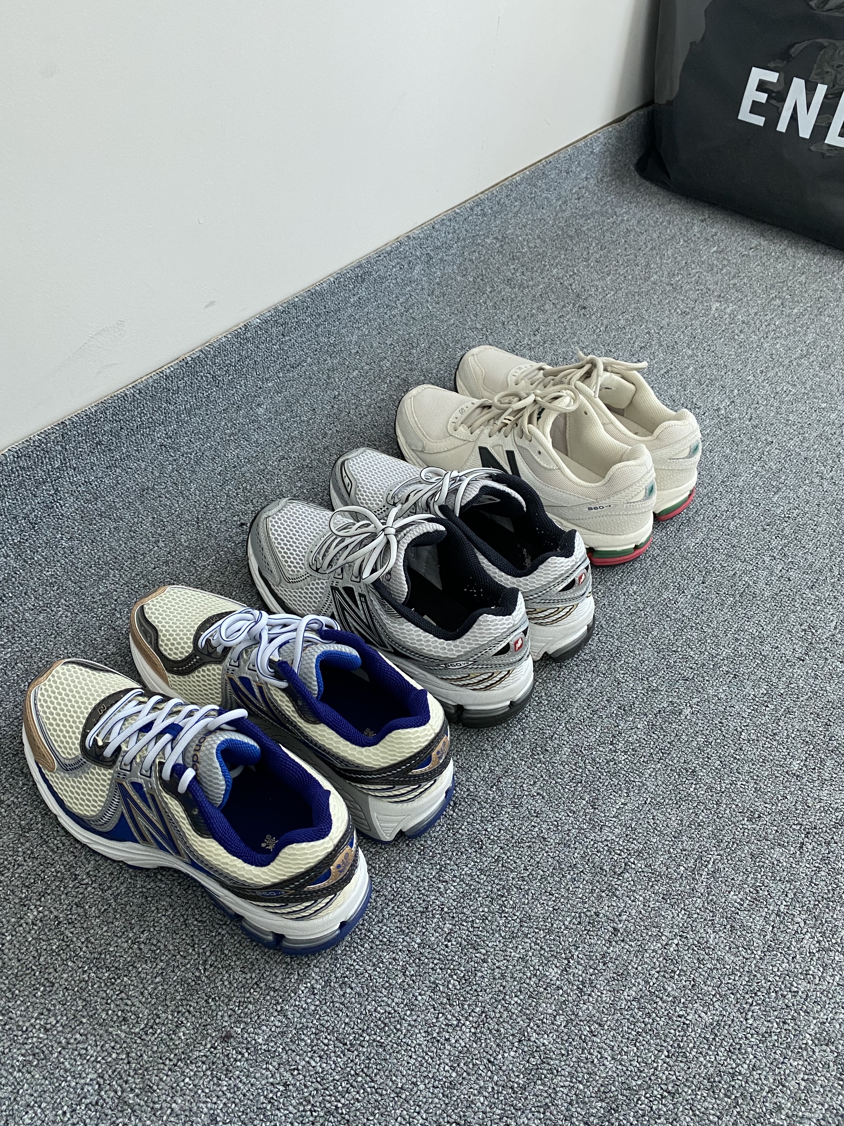 New Balance x Aime Leon Dore 860v2 Blue, New Balance 860v2 White Black 착용 스타일