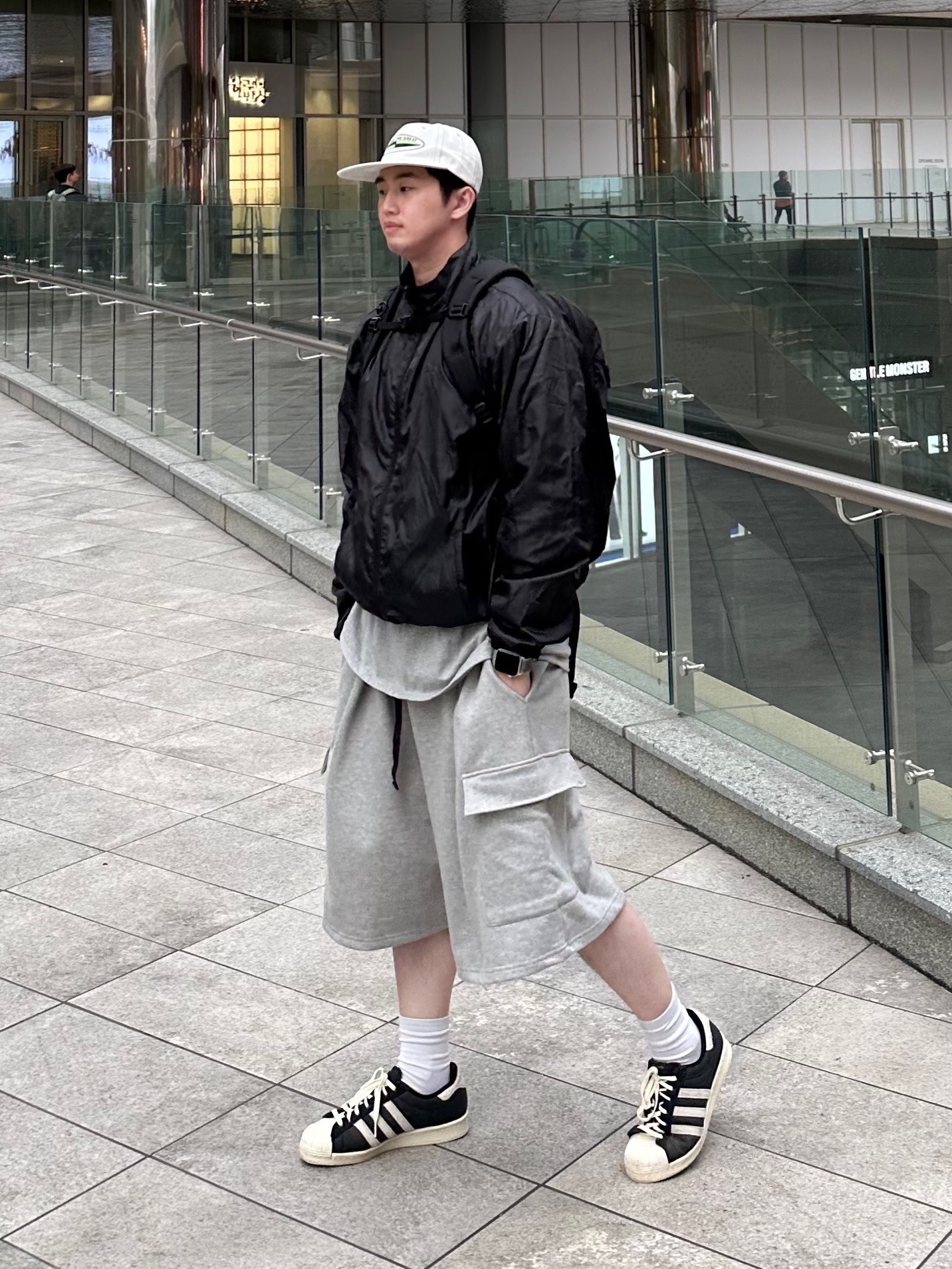 Adidas Superstar 82 Black White 착용 스타일 - 2