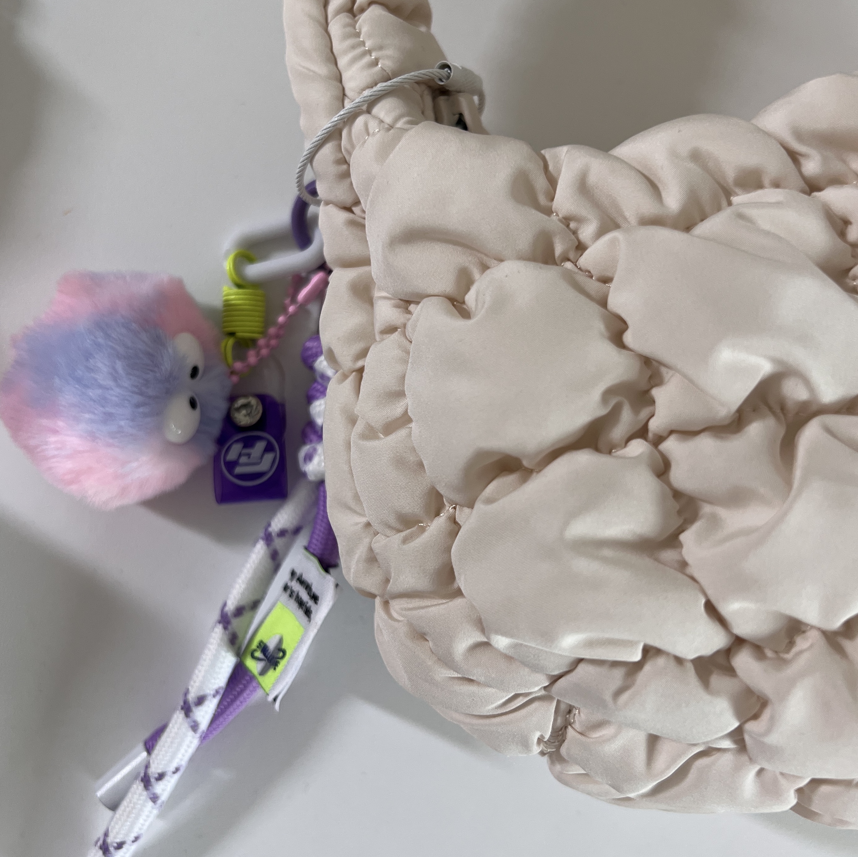 COS Quilted Micro Bag Off White 착용 스타일
