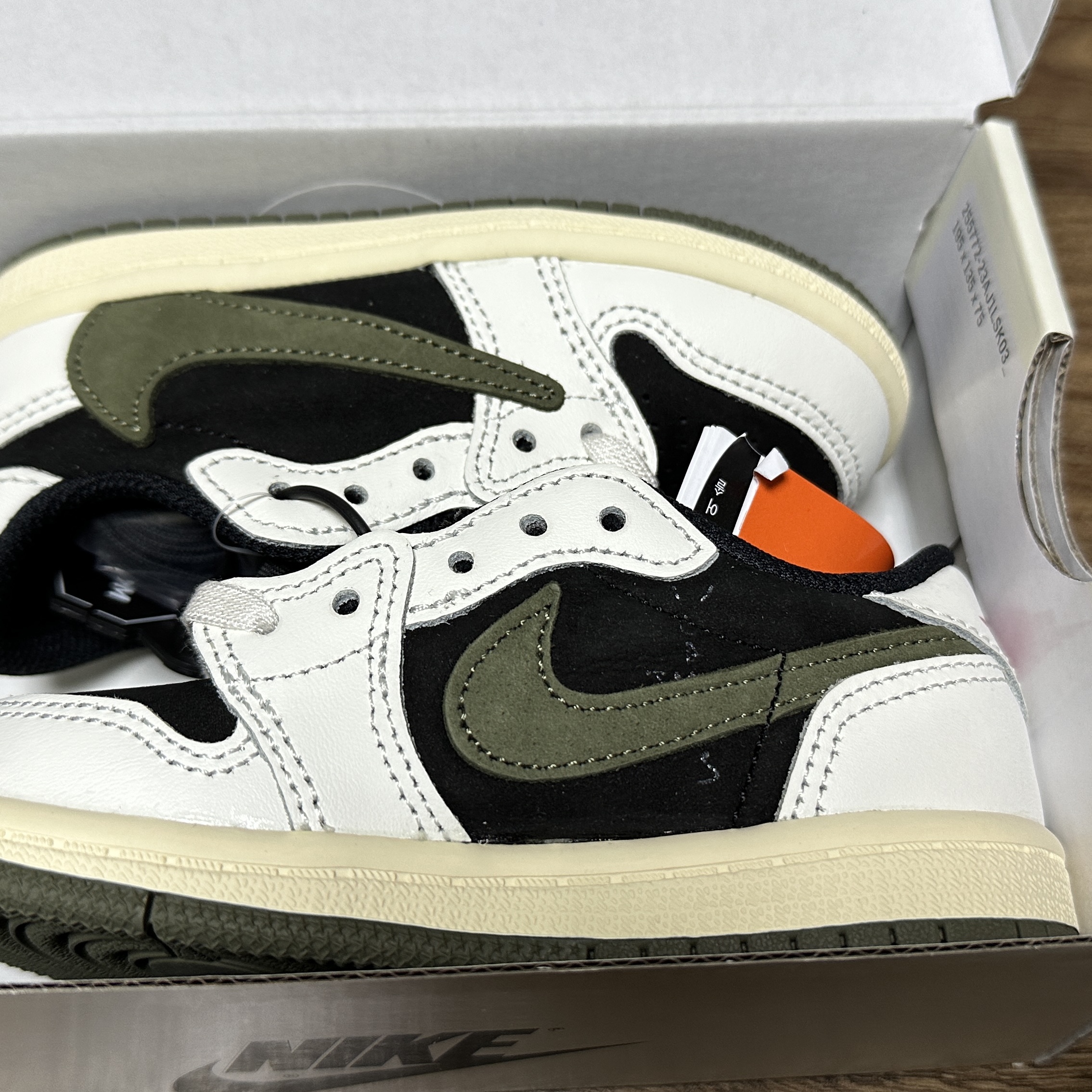 (TD) Jordan 1 x Travis Scott Retro Low OG SP Medium Olive 착용 스타일 - 3
