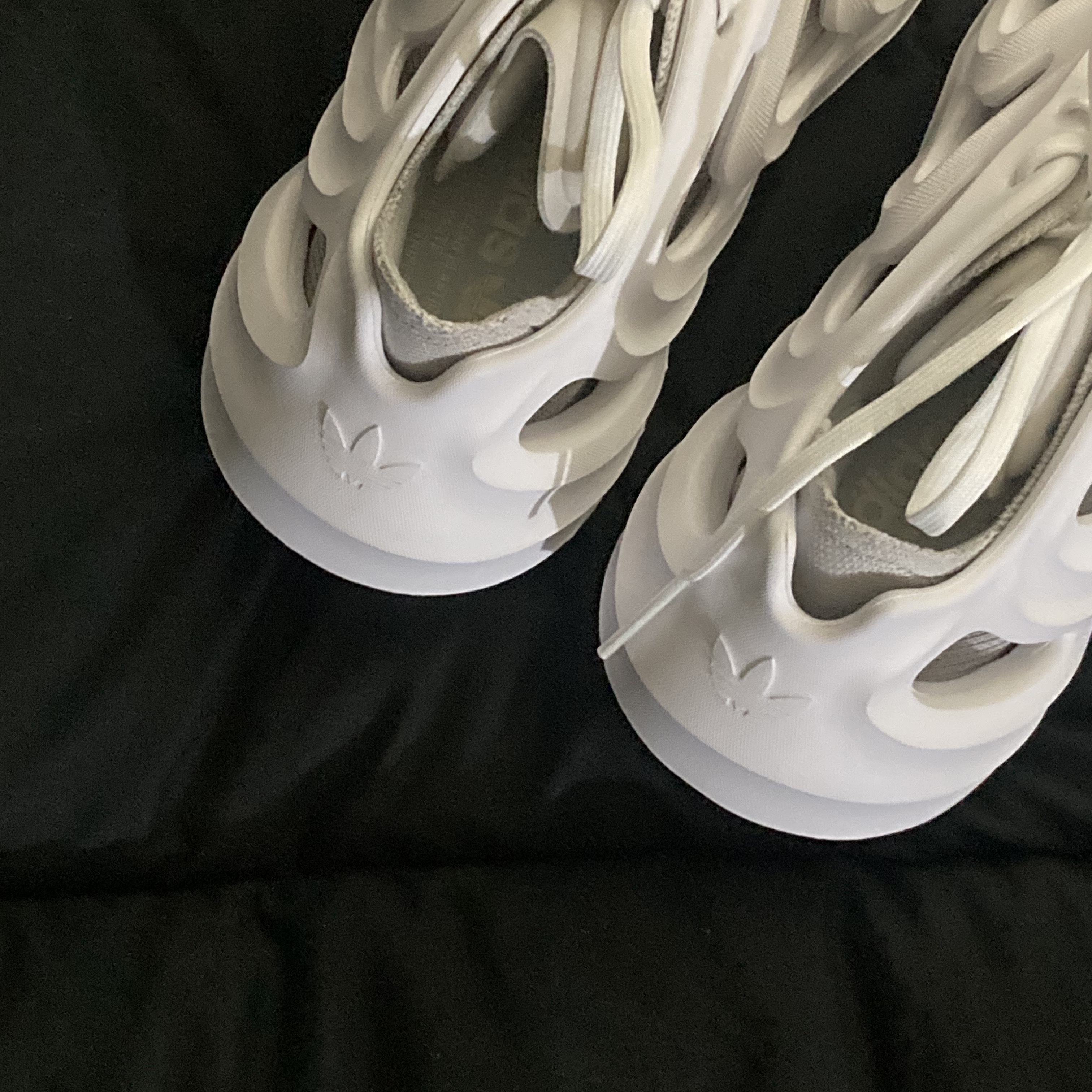 Adidas Adifom Q Cloud White Grey 착용 스타일 - 3