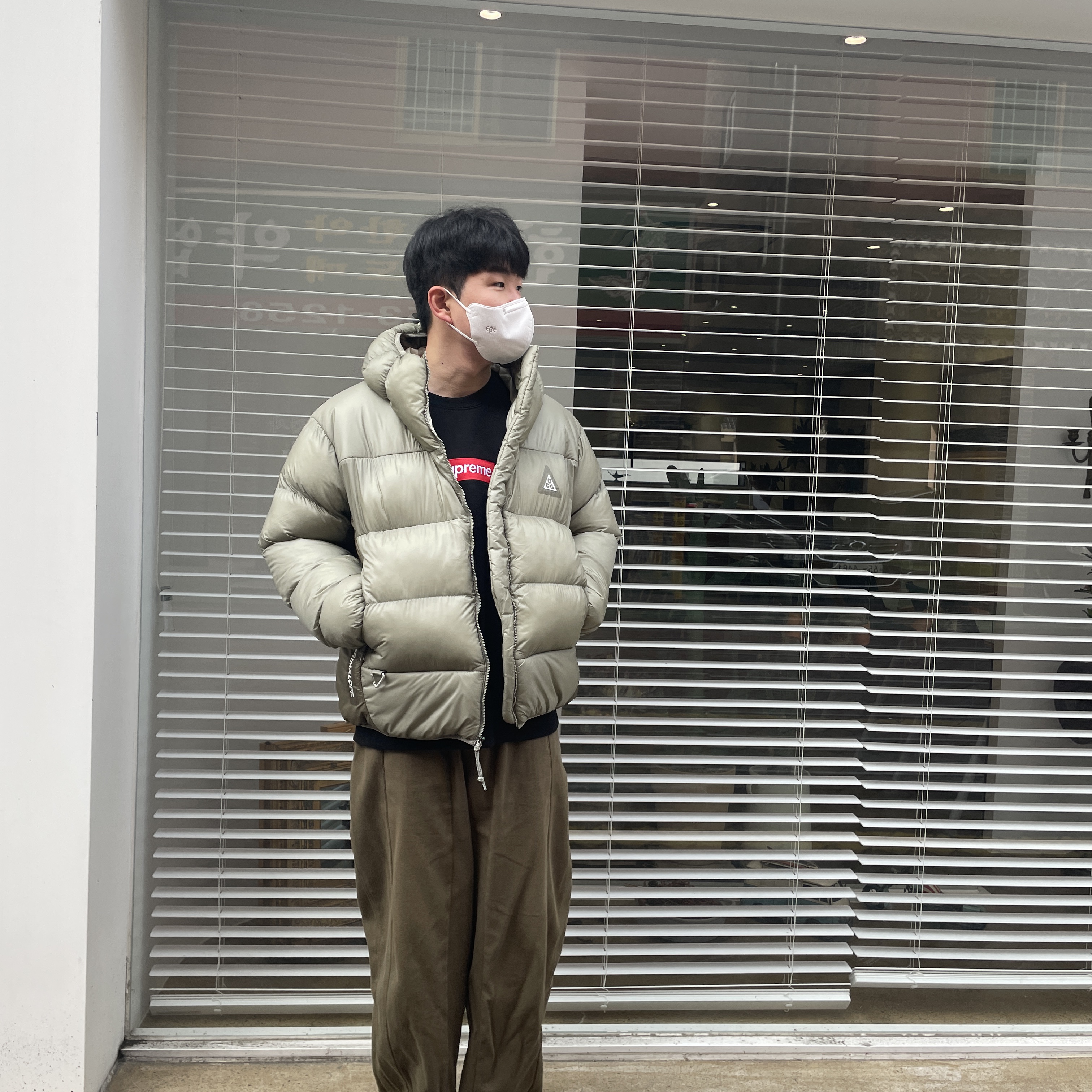 Supreme Box Logo Crewneck Black - 22FW 착용 스타일 - 1