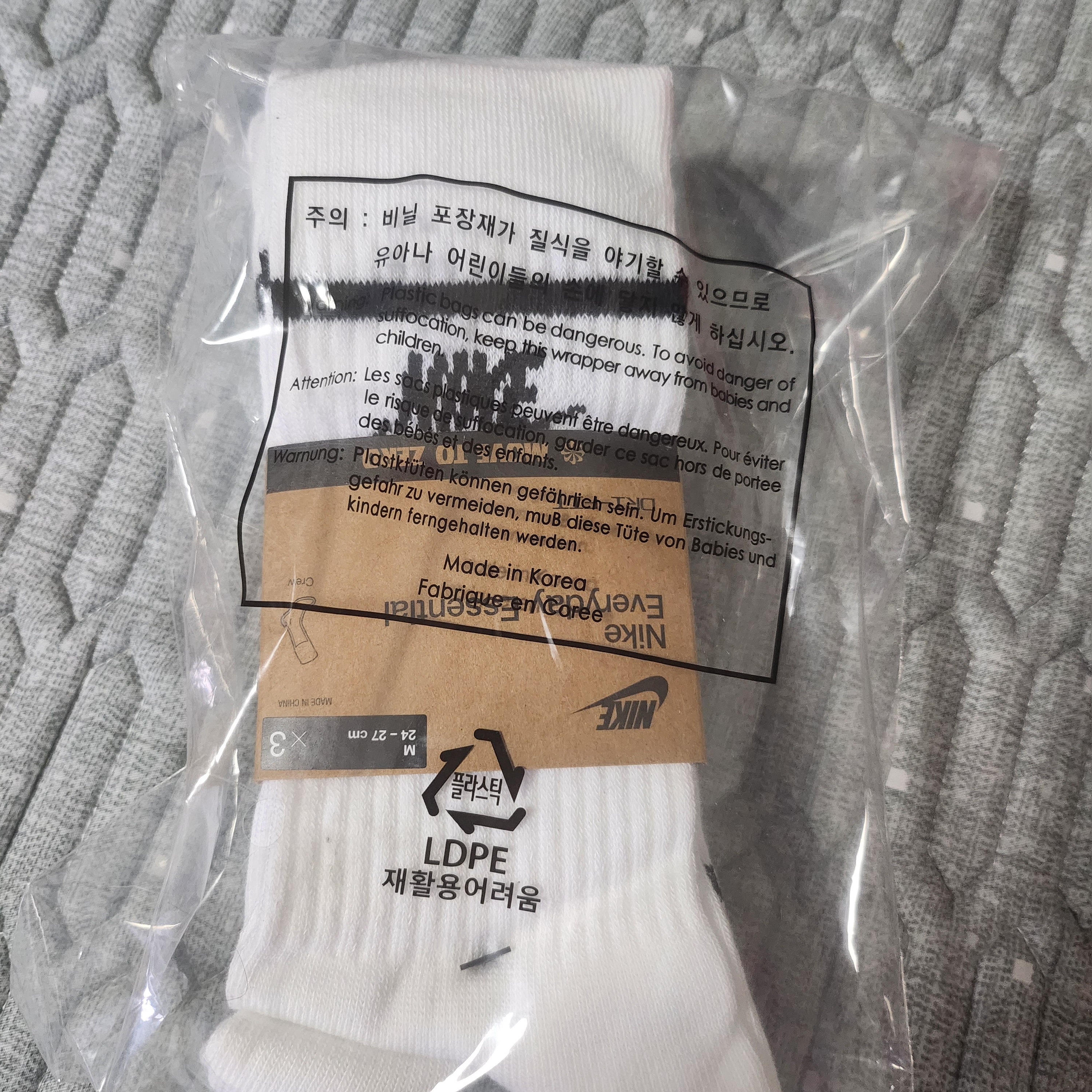 Nike Everyday Essential Crew Socks White (3 Pack/Korean Ver.) 착용 스타일 - 1
