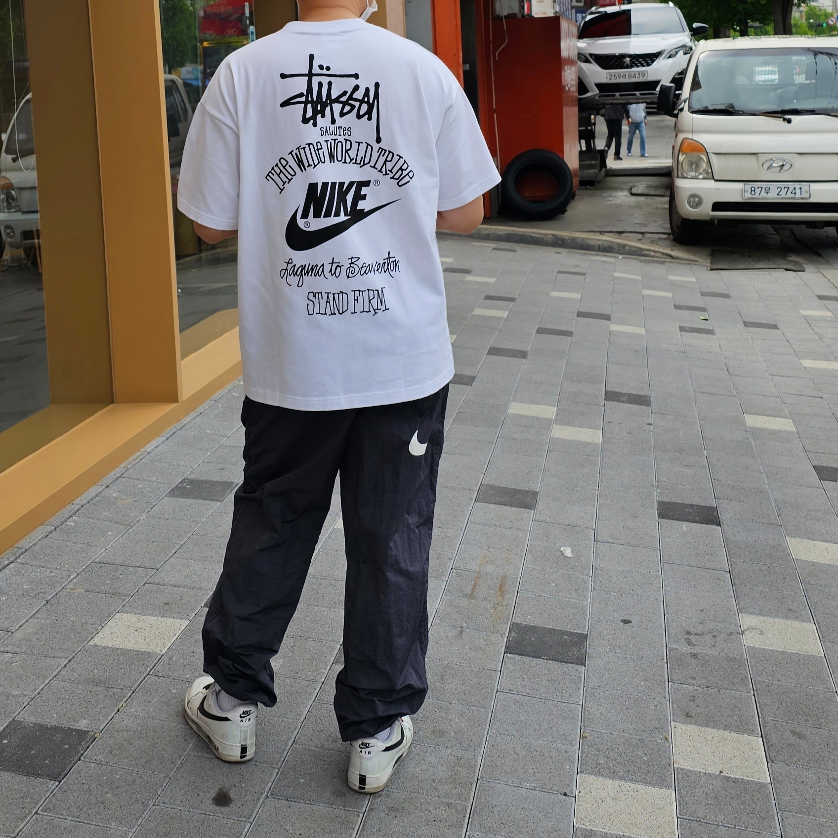 Nike x Stussy Beach Pants Off Noir, Nike x Stussy T-Shirt White (DV1774-100) 착용 스타일