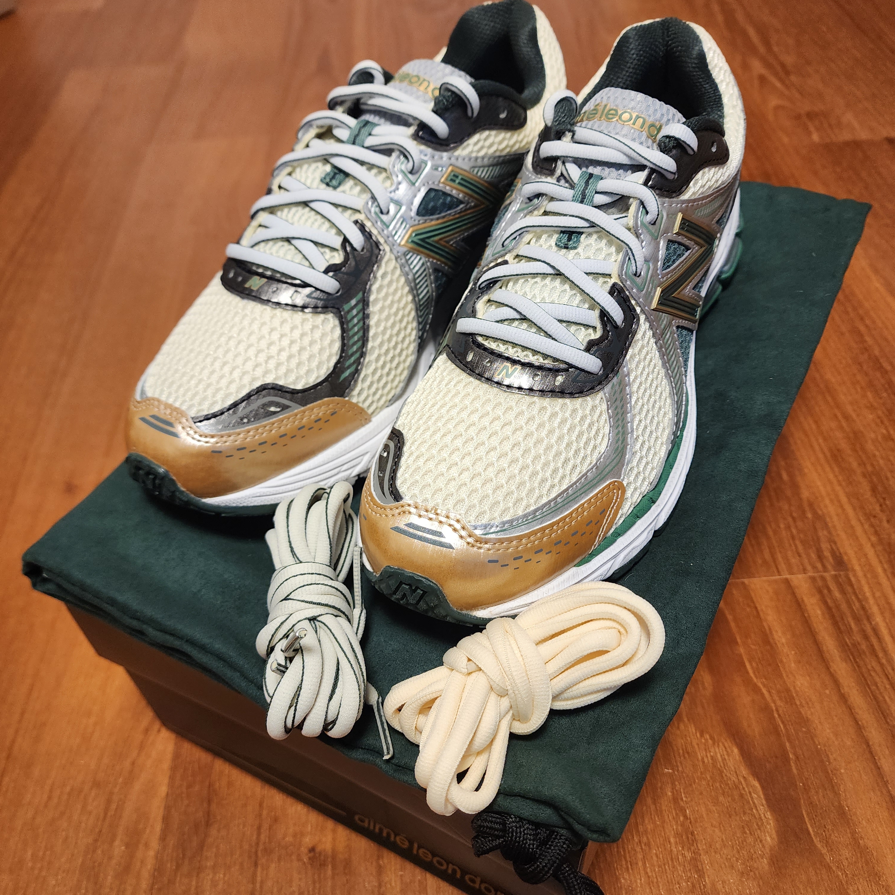 New Balance x Aime Leon Dore 860v2 Green 착용 스타일 - 3