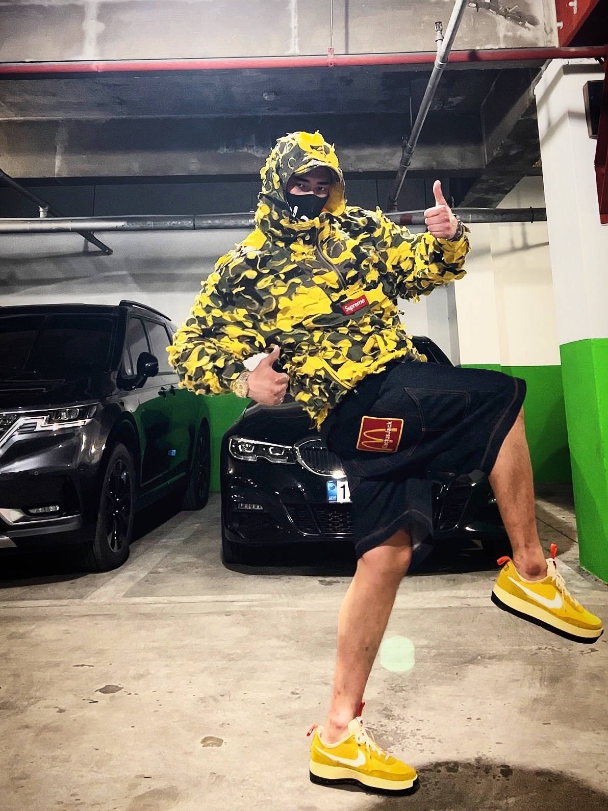 Supreme Griffin Camp Cap Yellow Camo - 22FW, Supreme x Griffin Anorak Yellow Camo - 22FW 착용 스타일 - 1