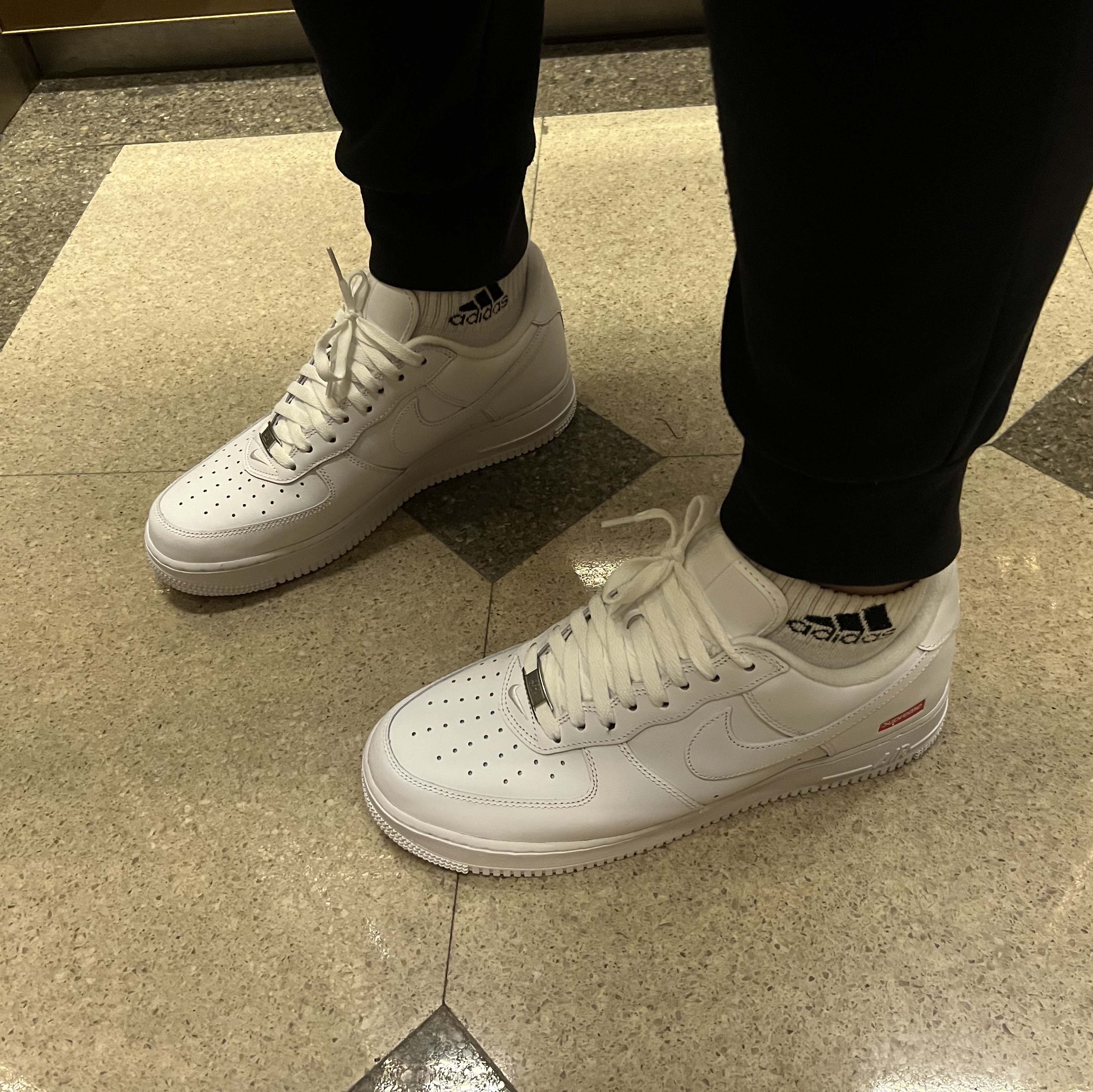 Nike x Supreme Air Force 1 Low White 착용 스타일
