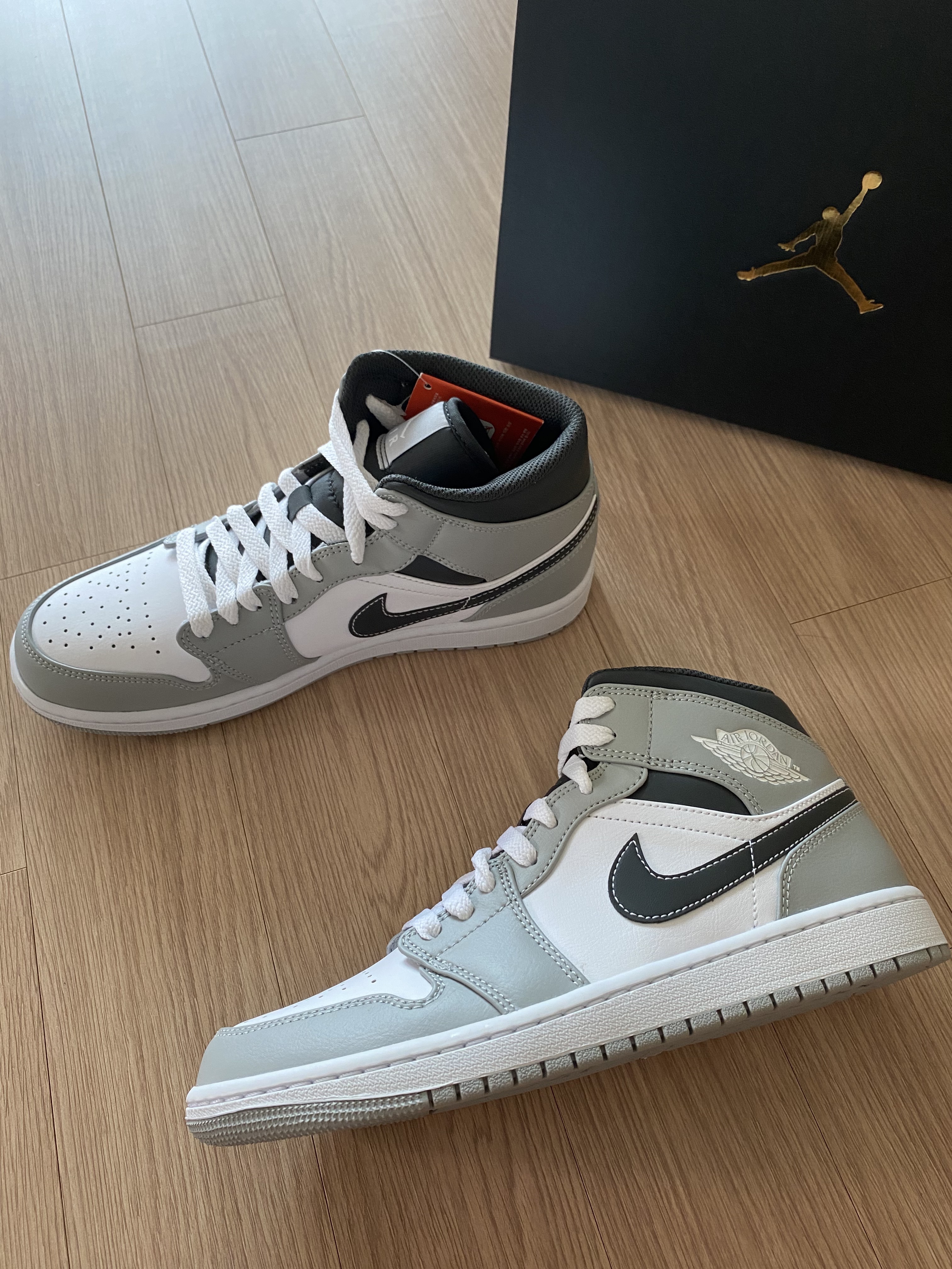 Jordan 1 Mid Light Smoke Grey Anthracite 착용 스타일