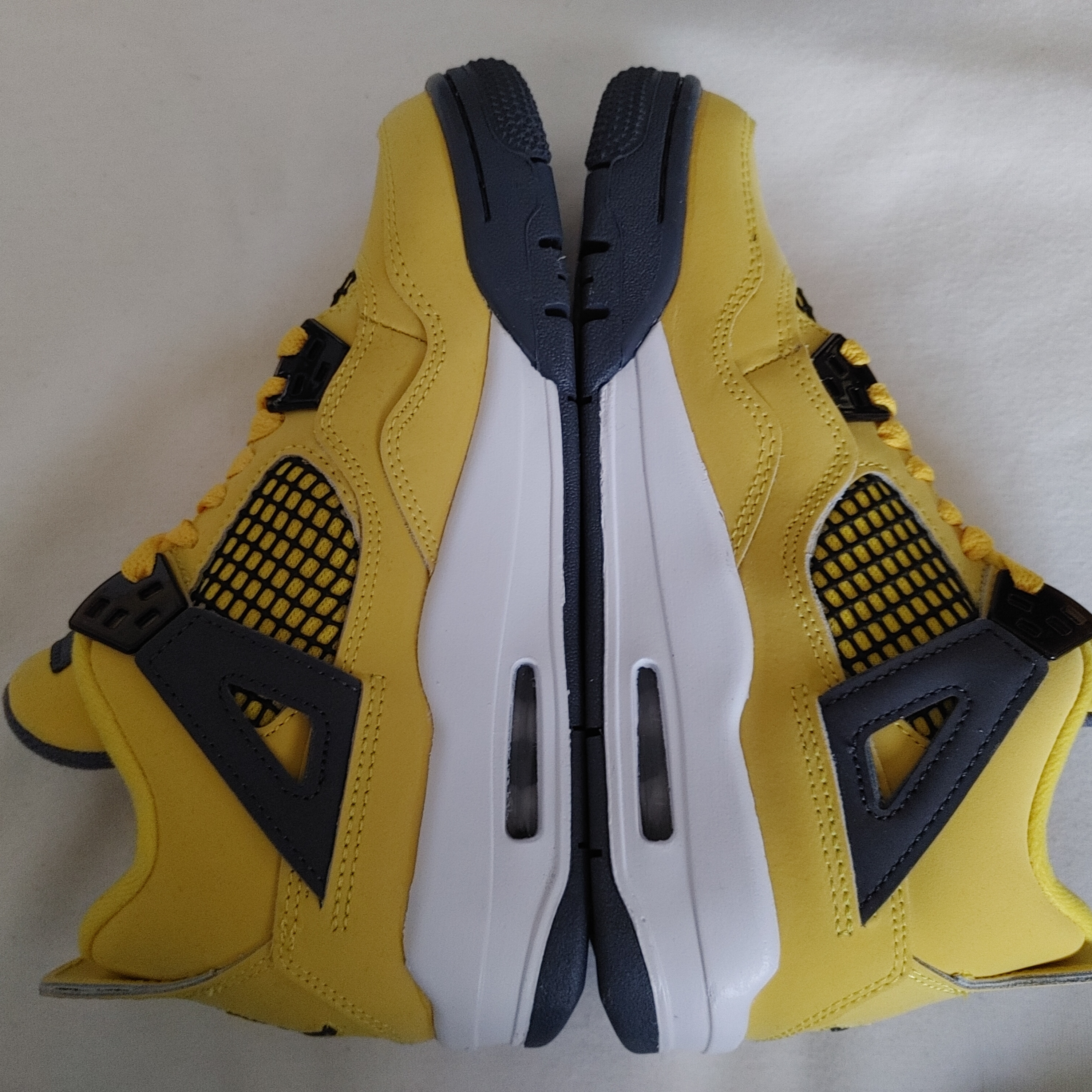 (GS) Jordan 4 Retro Tour Yellow 착용 스타일