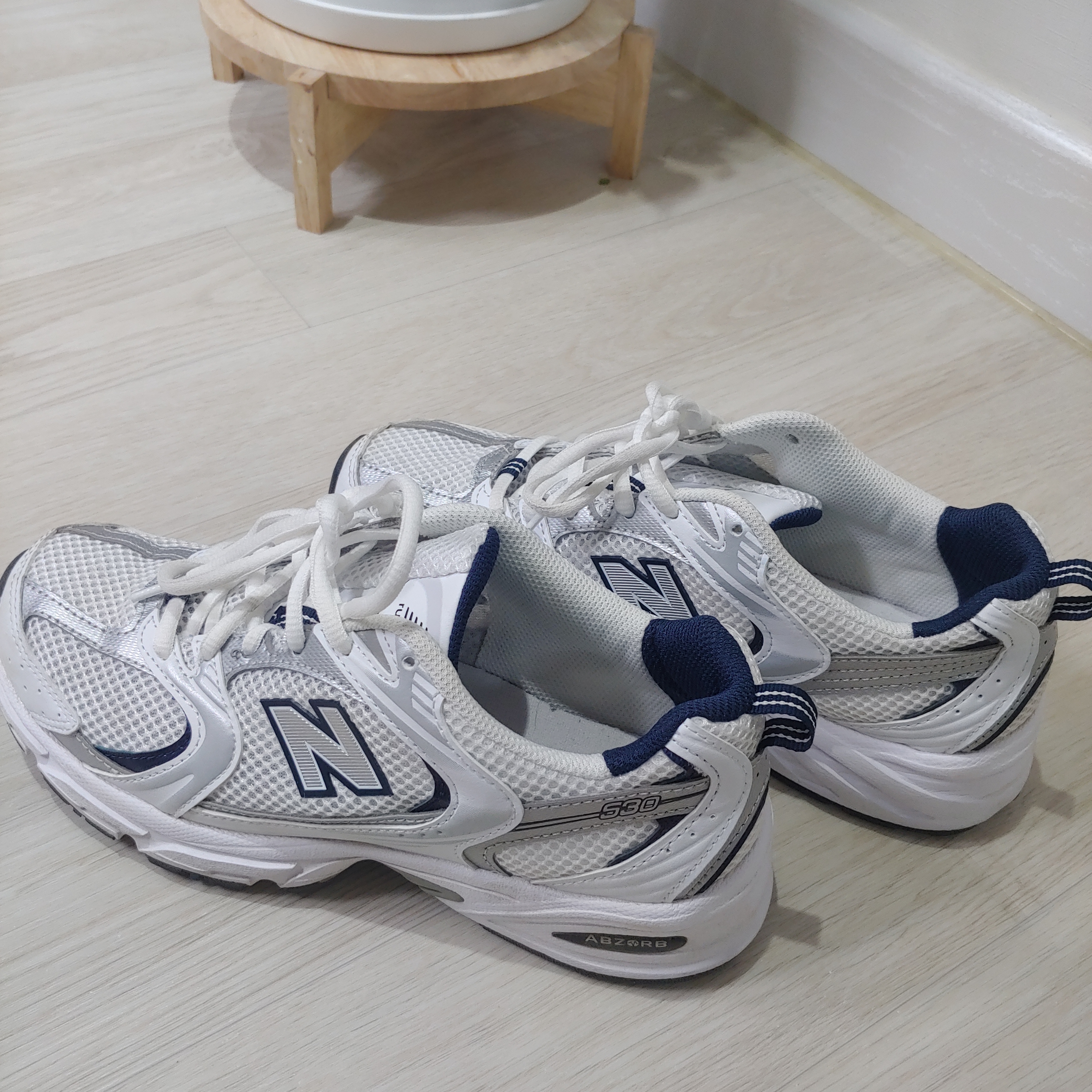 New Balance 530 White 착용 스타일