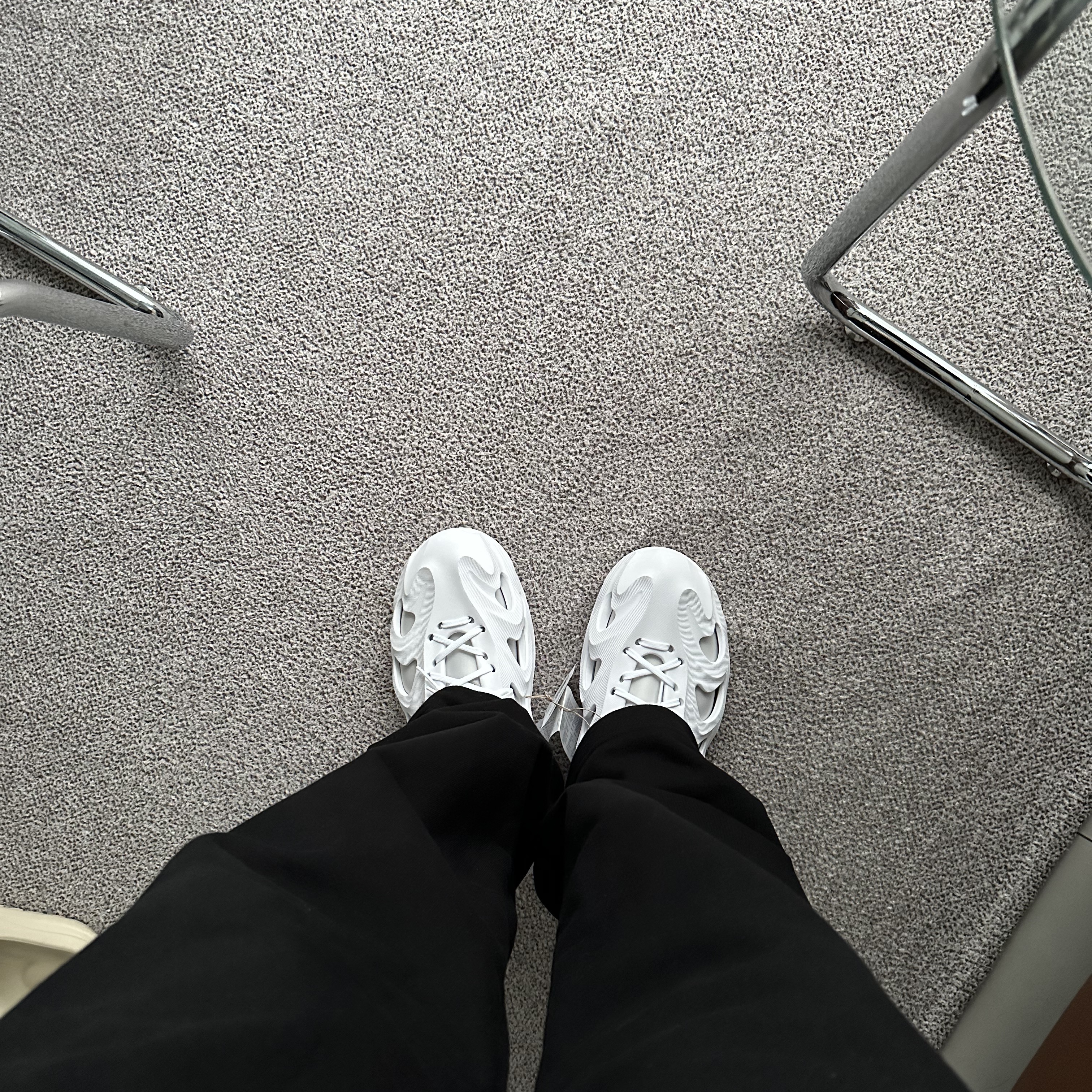 Adidas Adifom Q Cloud White Grey 착용 스타일 - 1