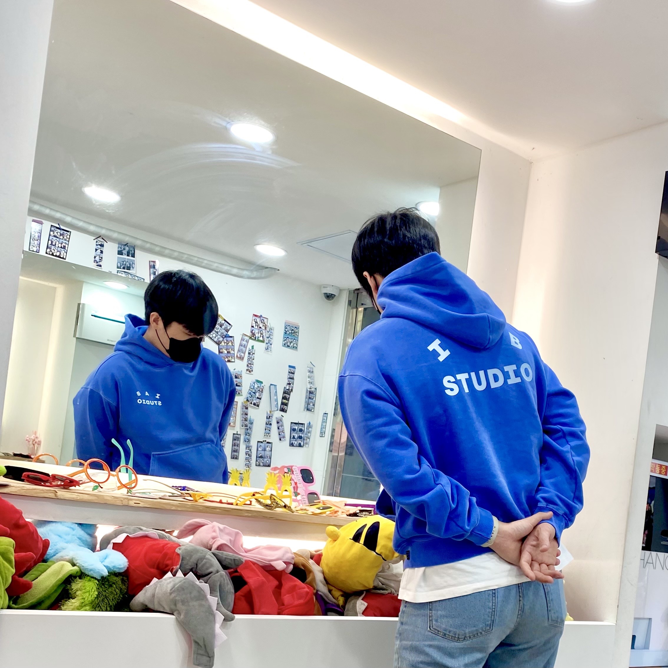 IAB Studio Pigment Hoodie Royal Blue - 22FW 착용 스타일