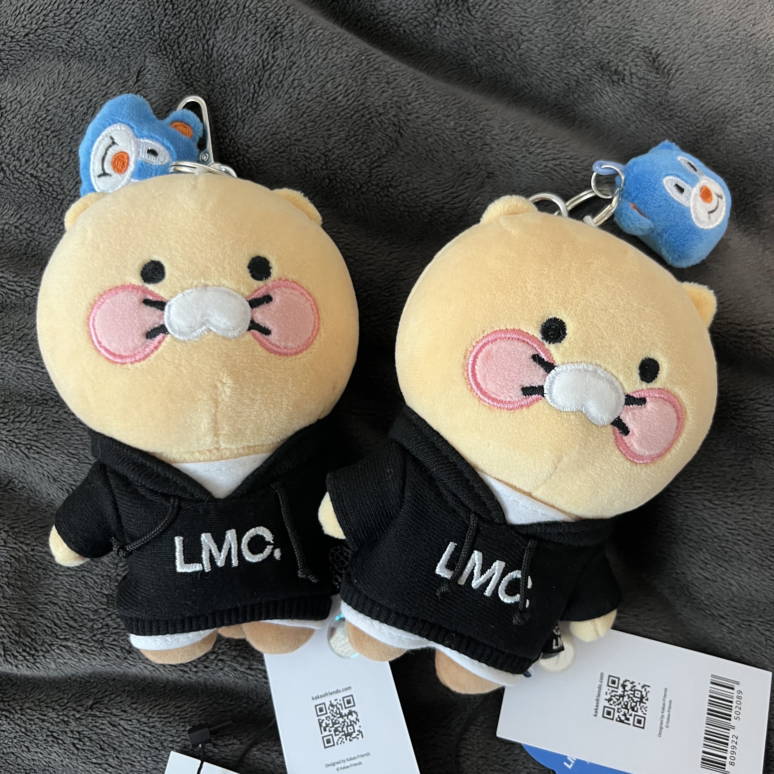Kakao x LMC Choonsik Keyring Black 착용 스타일