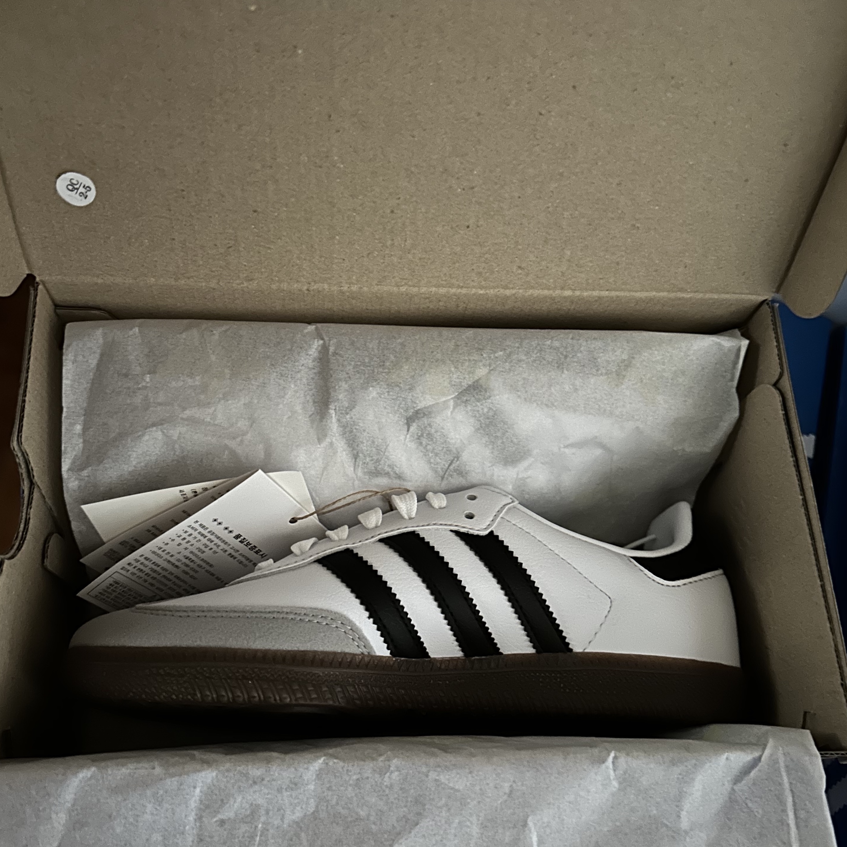 Adidas Samba Vegan White Black 착용 스타일 - 2