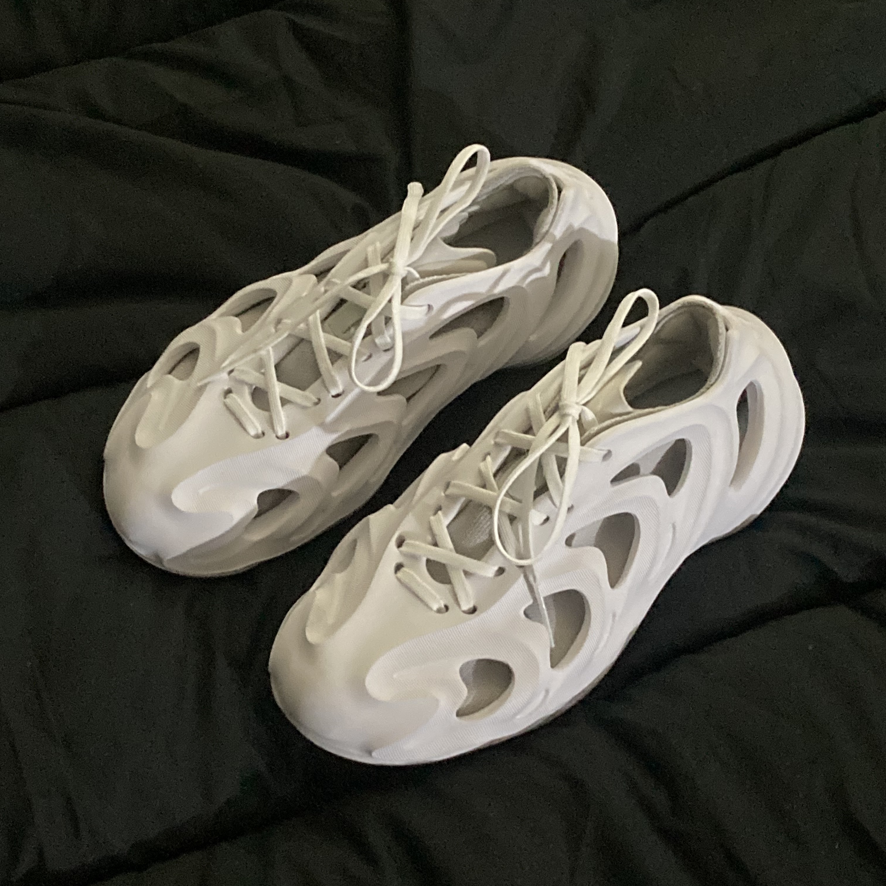 Adidas Adifom Q Cloud White Grey 착용 스타일 - 2
