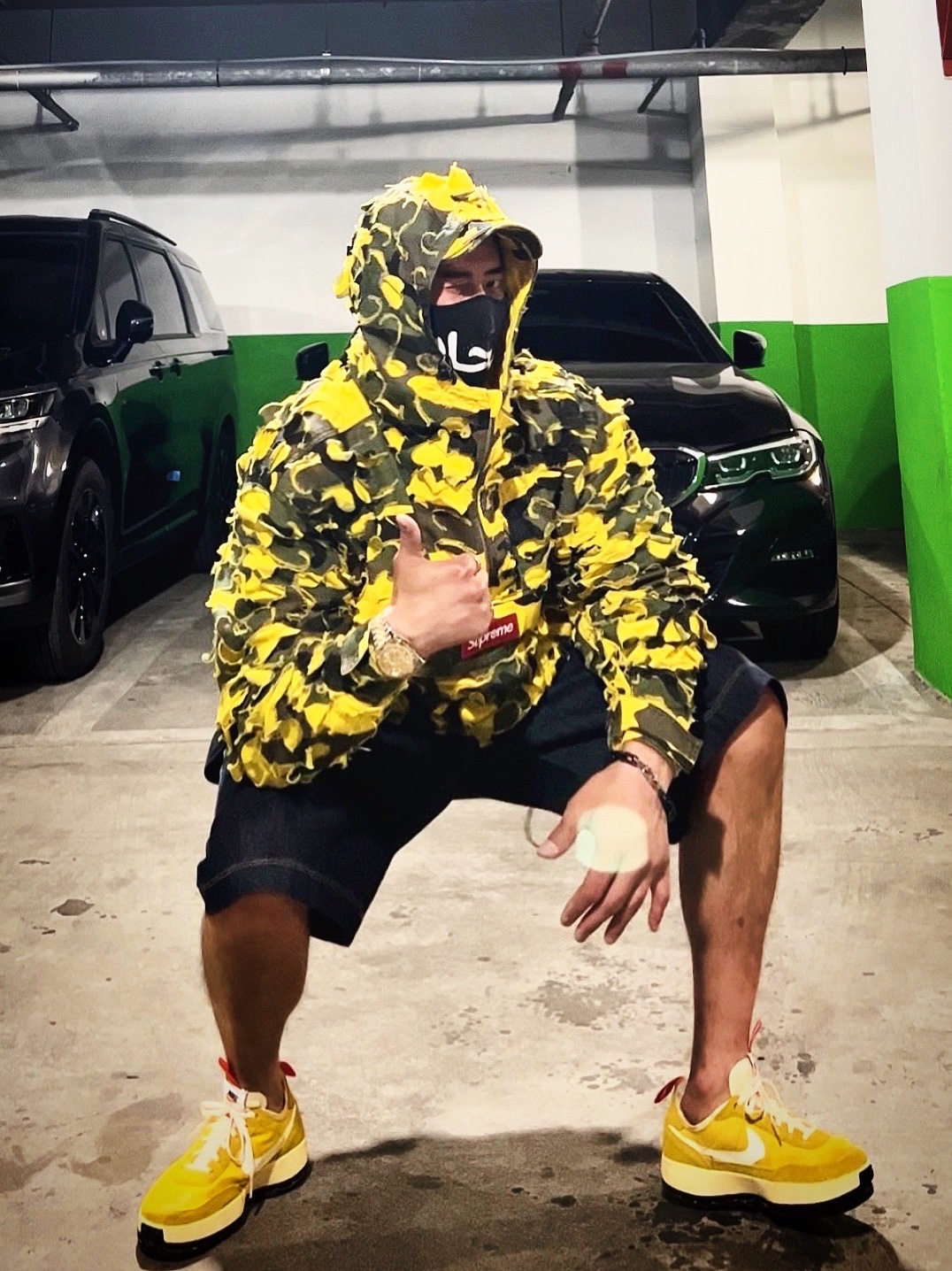Supreme Griffin Camp Cap Yellow Camo - 22FW, Supreme x Griffin Anorak Yellow Camo - 22FW 착용 스타일 - 5