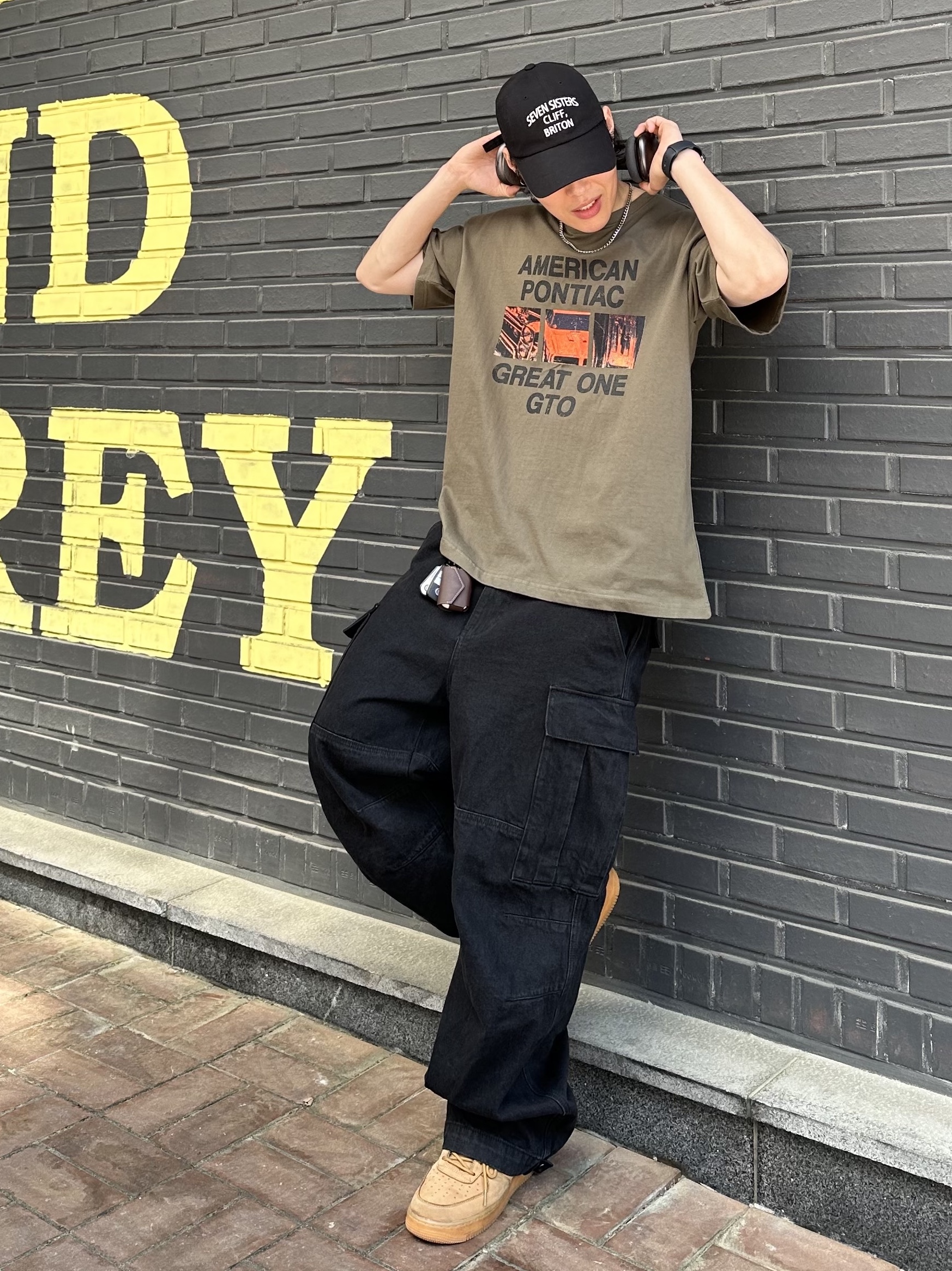 Nike Air Force 1 High '07 LV8 WB Flax, Apple AirPods Max Lightning Space Gray (Korean Ver.) 착용 스타일 - 4