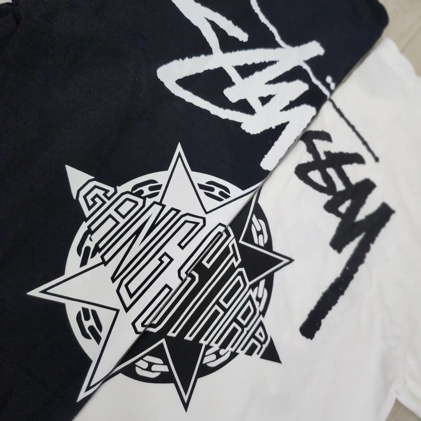 Stussy x Gang Starr Take It Personal T-Shirt Black, Stussy x Gang Starr Take It Personal T-Shirt White 착용 스타일 - 4