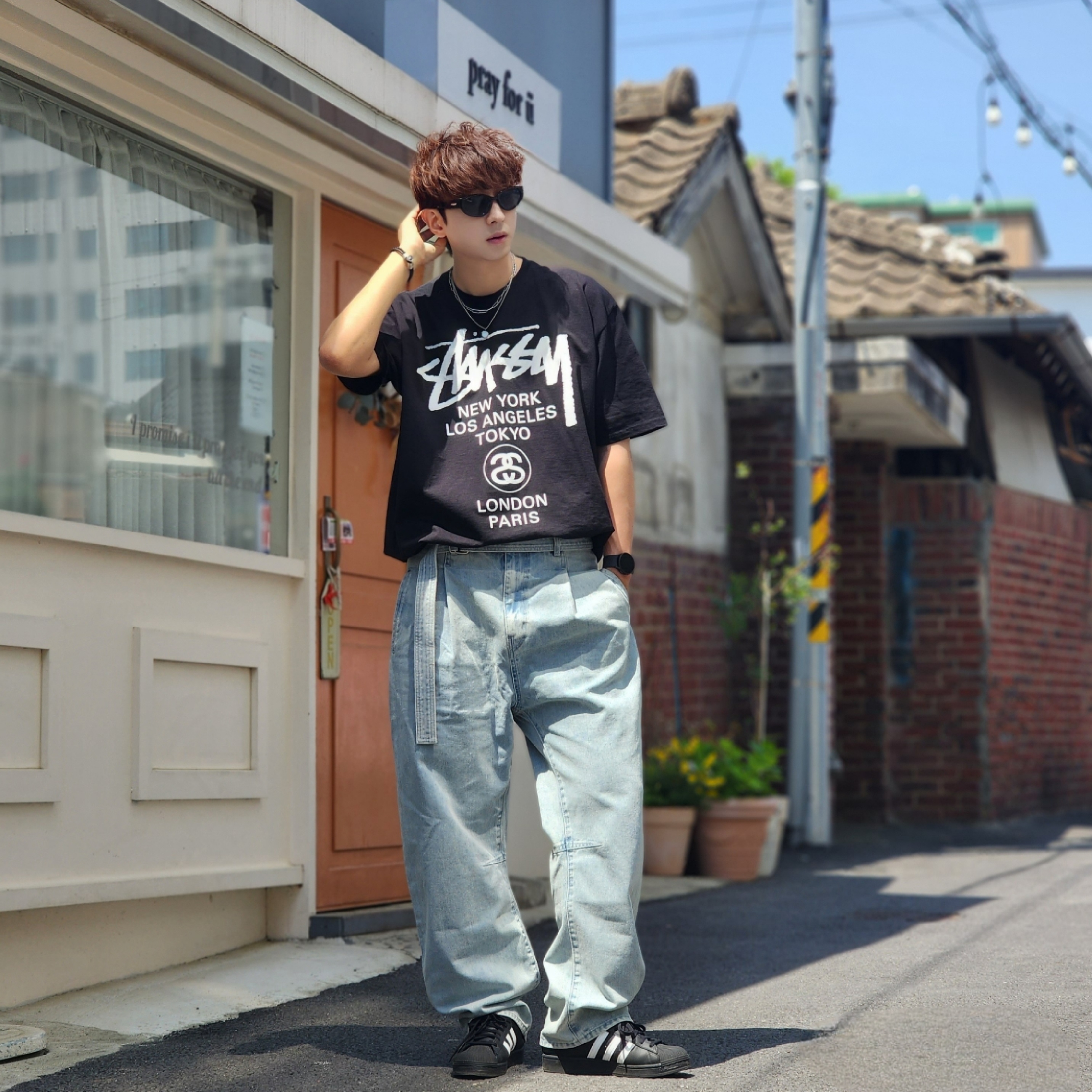 Stussy World Tour T-Shirt Black, Adidas Superstar Core Black White 착용 스타일 - 2