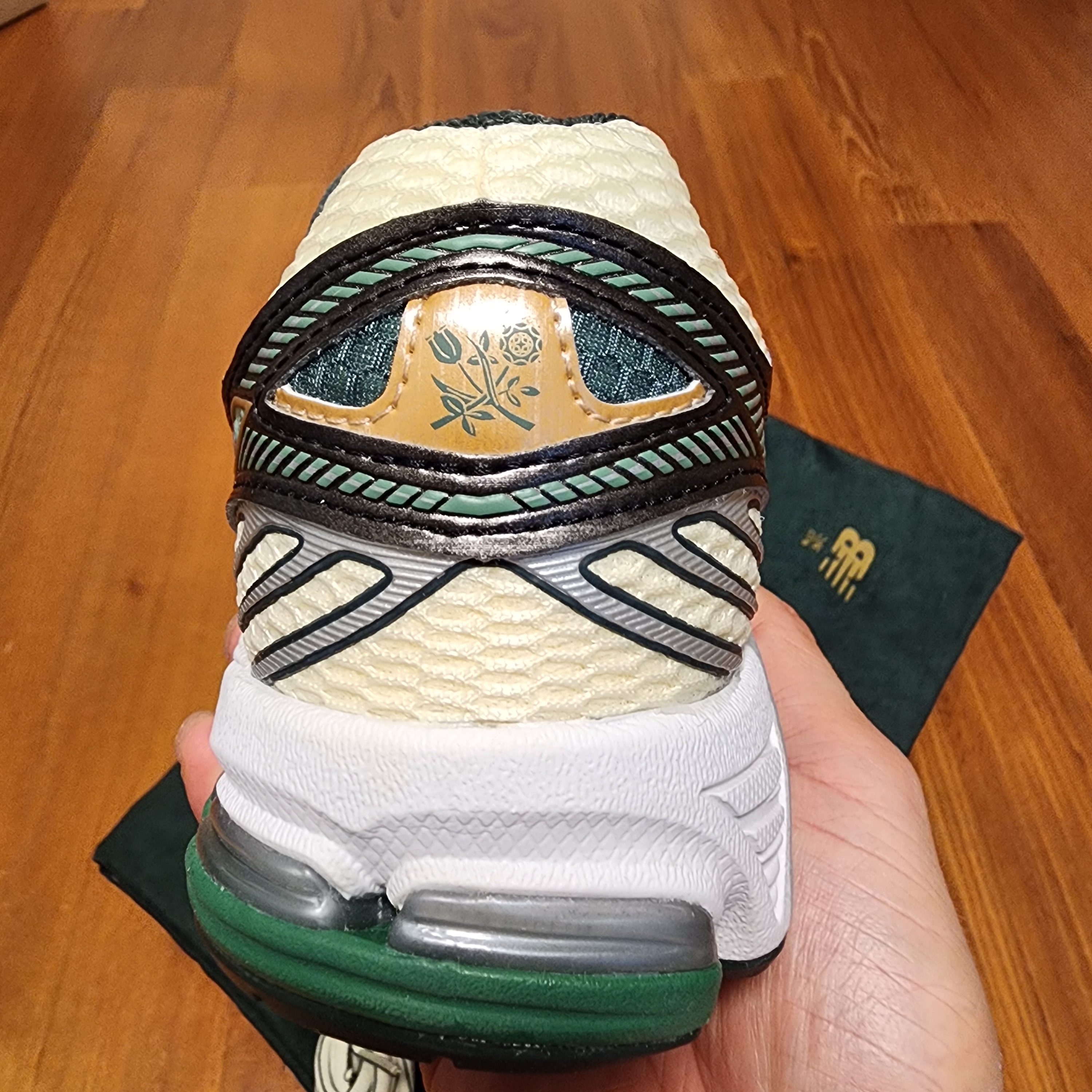 New Balance x Aime Leon Dore 860v2 Green 착용 스타일 - 5