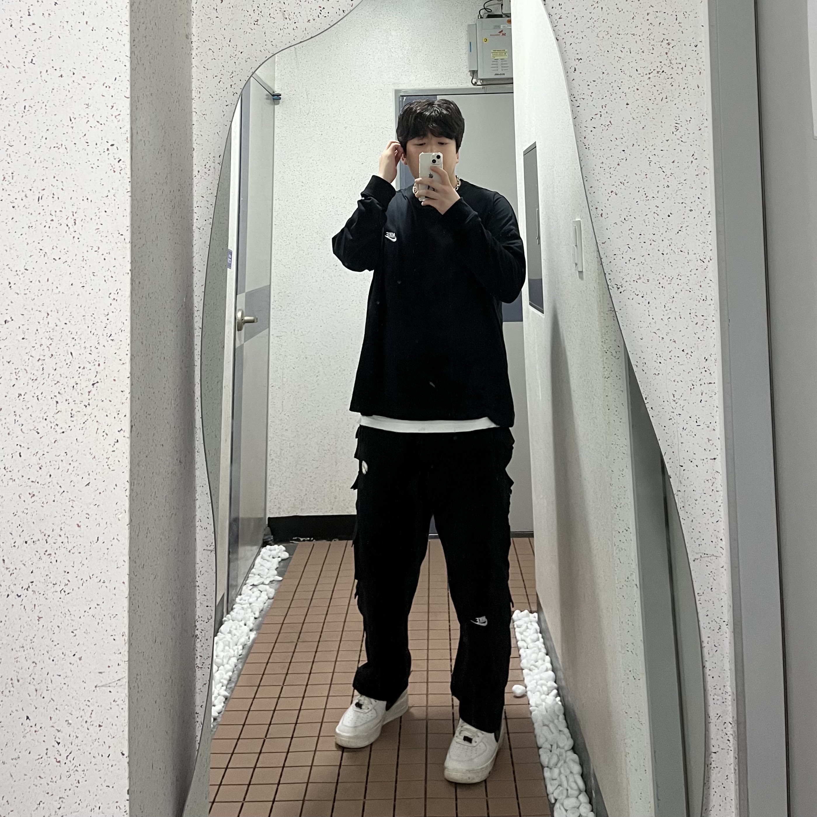 나이키 x 피스마이너스원 와이드 팬츠 블랙 (DR0096-010), 나이키 x 앰부쉬 에어포스 1 로우 SP 팬텀 착용 스타일