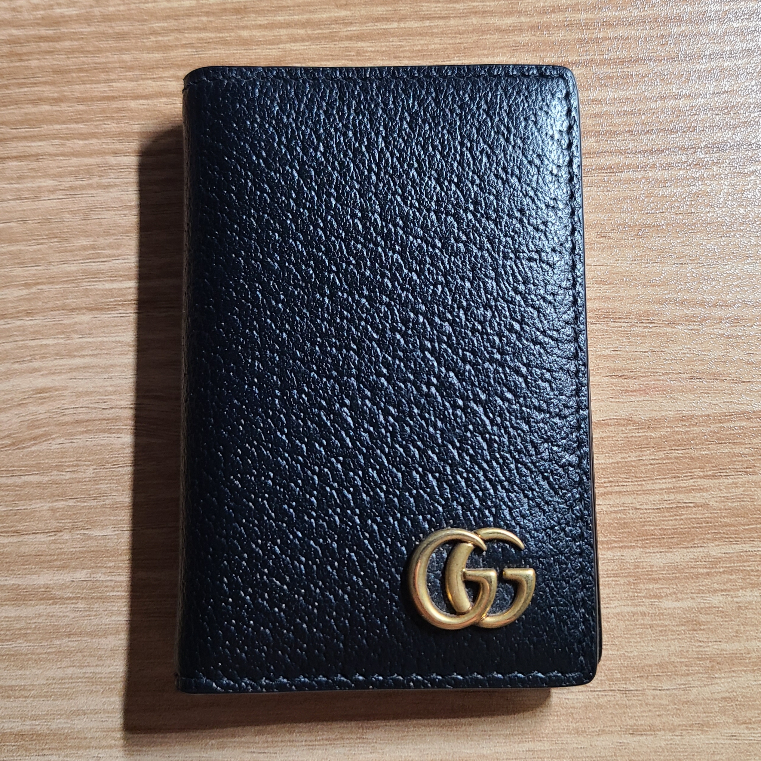 Gucci GG Marmont Leather Card Case Black 착용 스타일