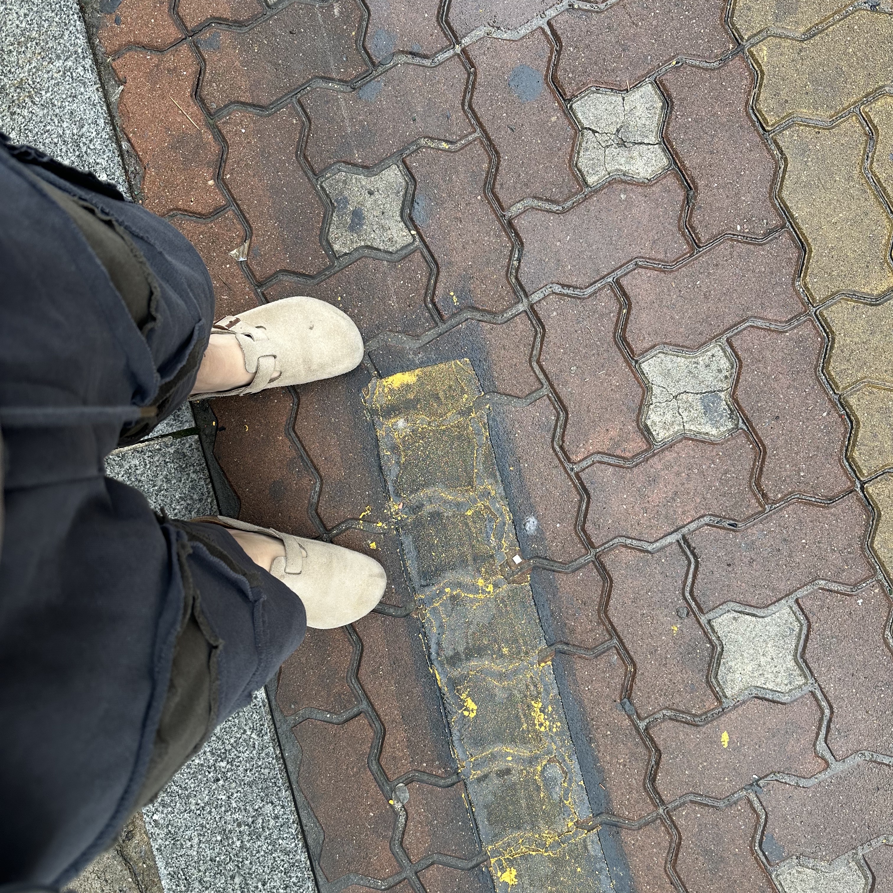 Birkenstock Boston Soft Footbed Taupe - Regular 착용 스타일