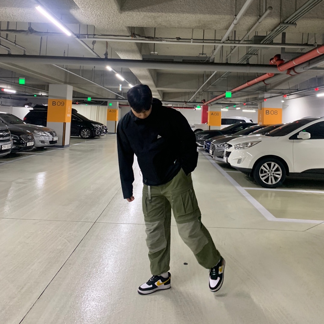 Nike ACG Storm-Fit ADV Cascade Rains Full Zip Jacket Black - Asia, Nike Air Force 1 '07 LV8 Athletic Club Black Dark Sulfur 착용 스타일