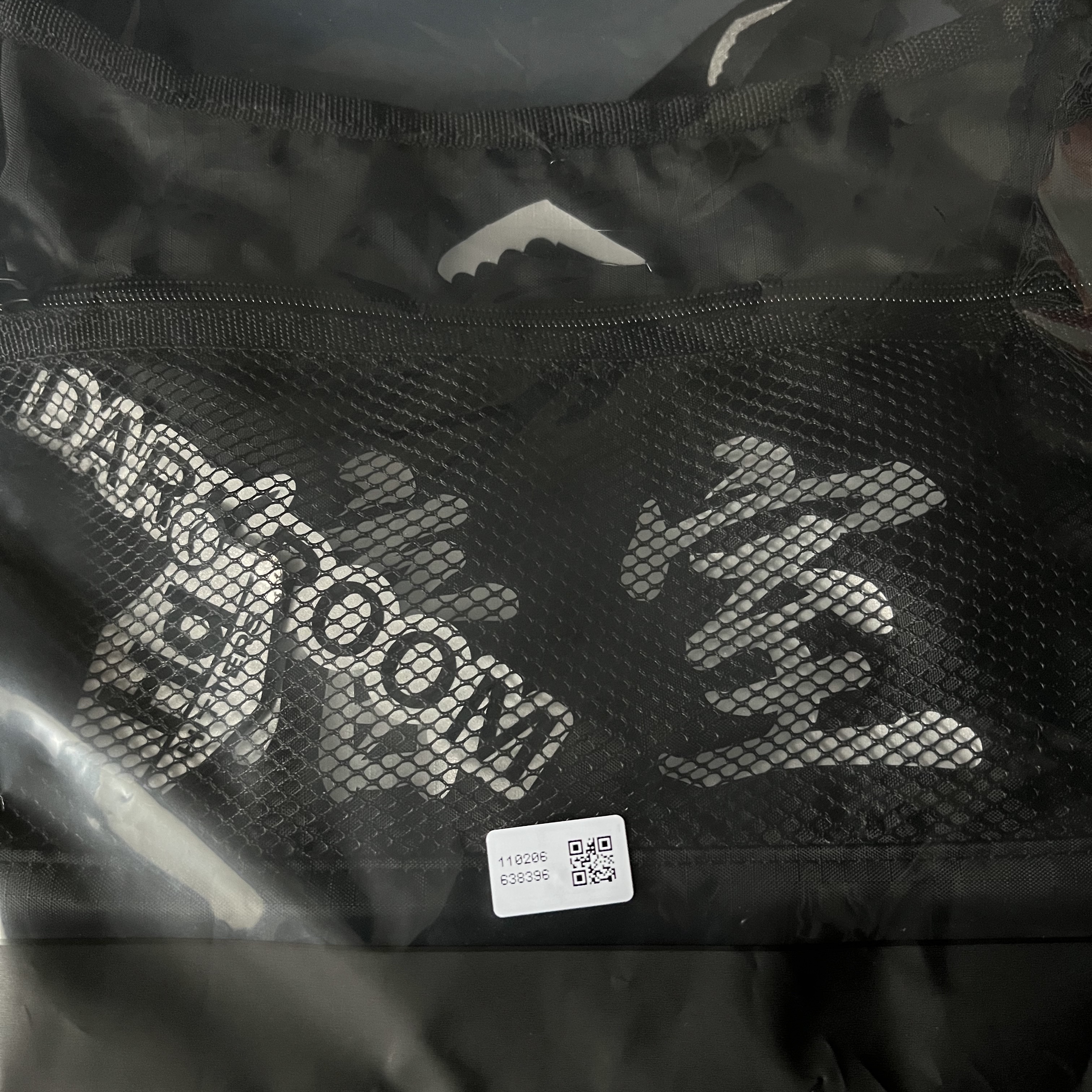 Darkr8m Studio x Hardhitters Reflective Corner Bag Black 착용 스타일
