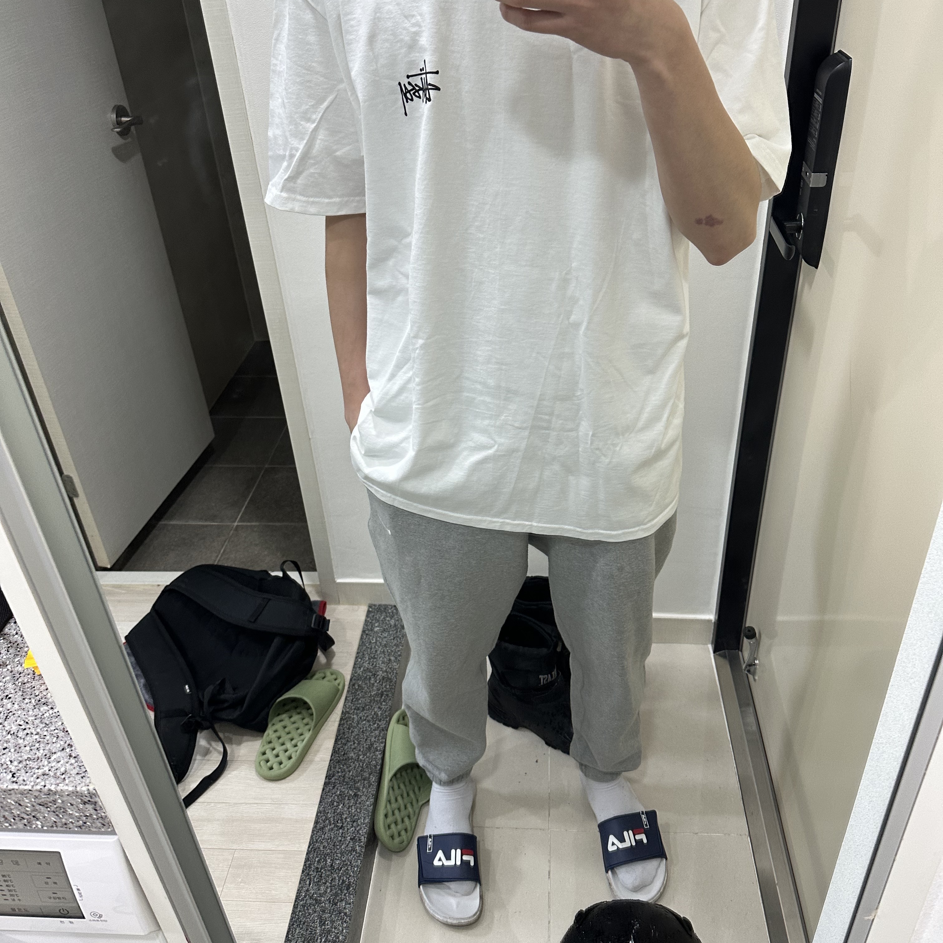 Stussy Melted T-Shirt White 착용 스타일