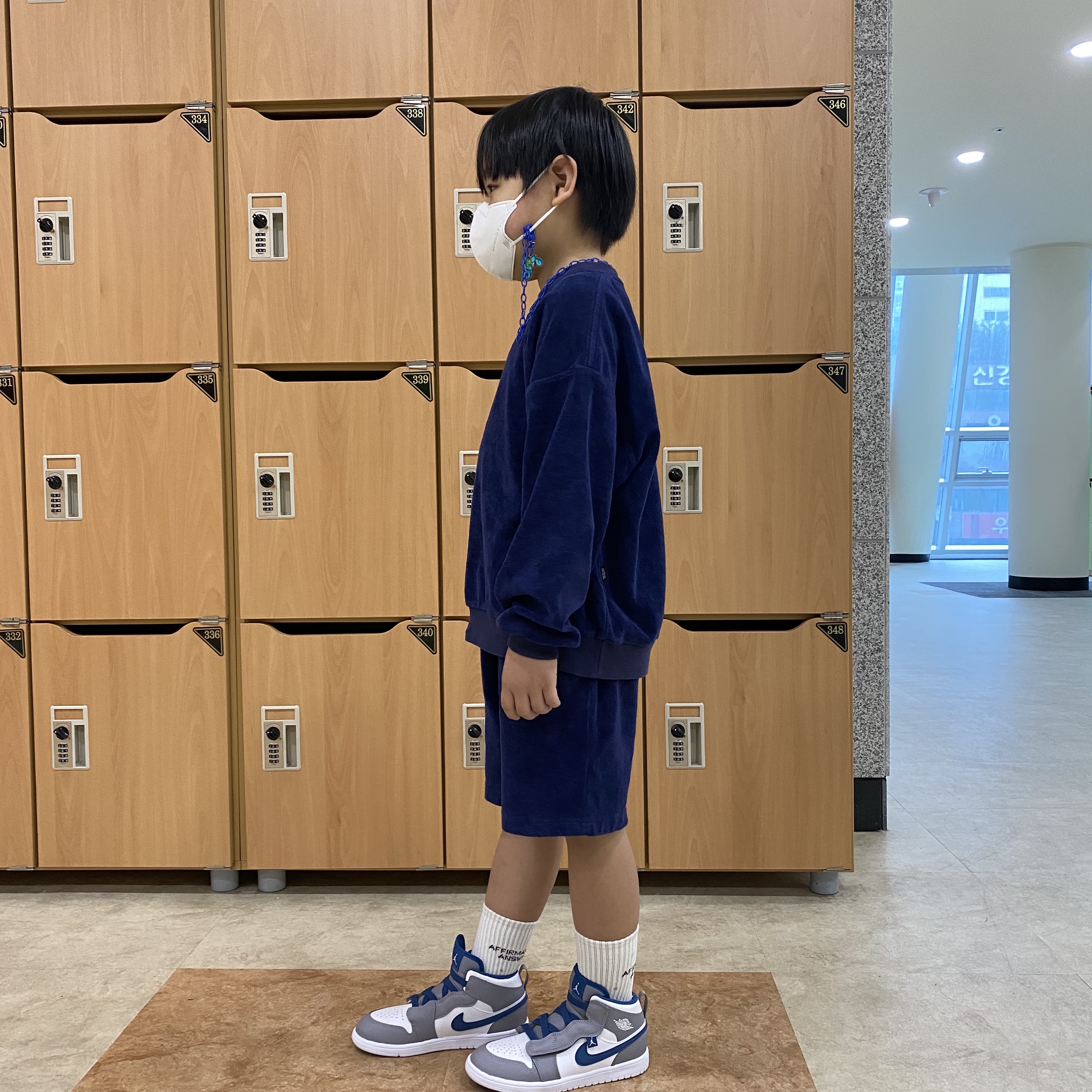 (PS) 조던 1 미드 Alt 시멘트 그레이 트루 블루 착용 스타일 - 2