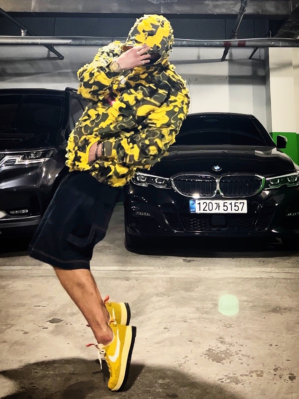 Supreme Griffin Camp Cap Yellow Camo - 22FW, Supreme x Griffin Anorak Yellow Camo - 22FW 착용 스타일 - 1
