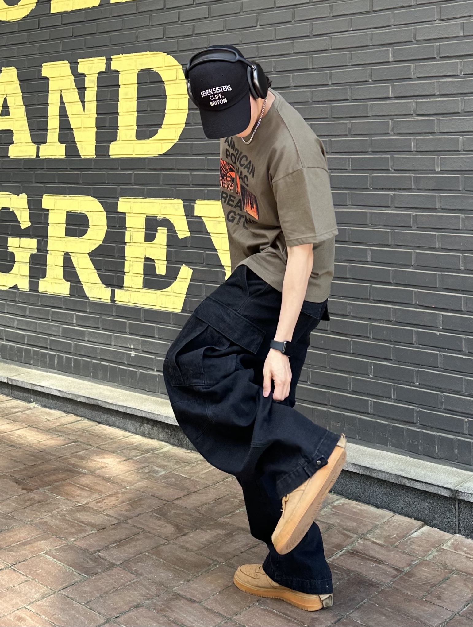 Nike Air Force 1 High '07 LV8 WB Flax, Apple AirPods Max Lightning Space Gray (Korean Ver.) 착용 스타일 - 5