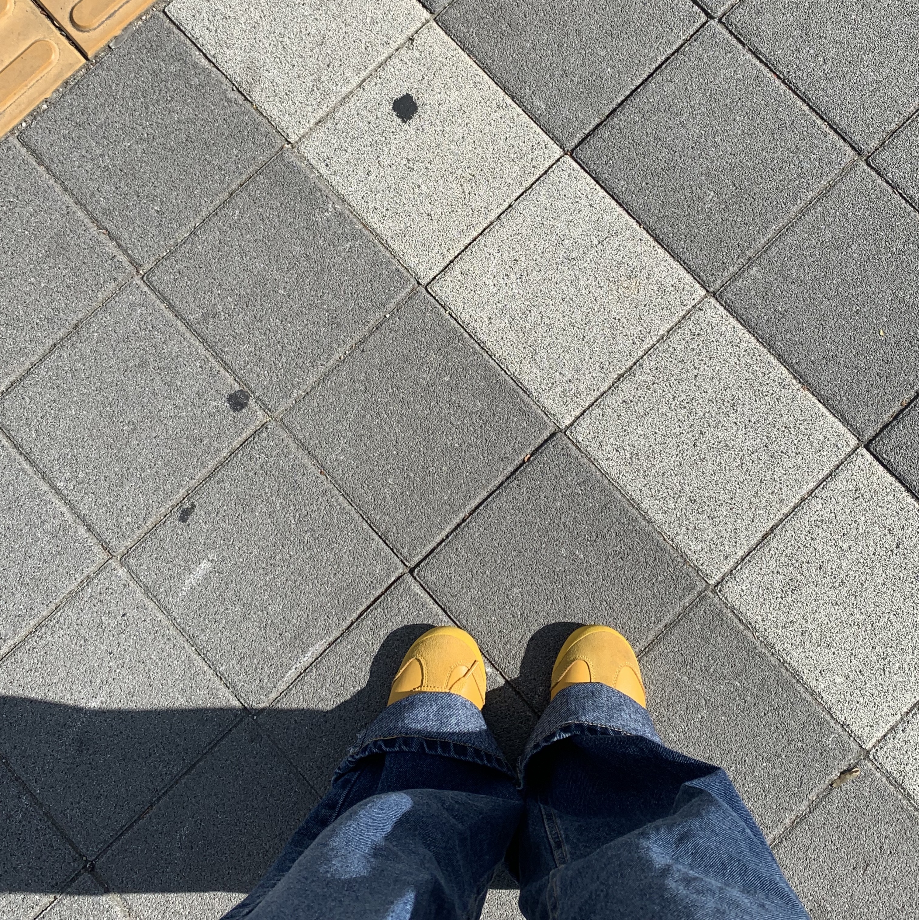 Onitsuka Tiger Mexico 66 Yellow Black 착용 스타일 - 1