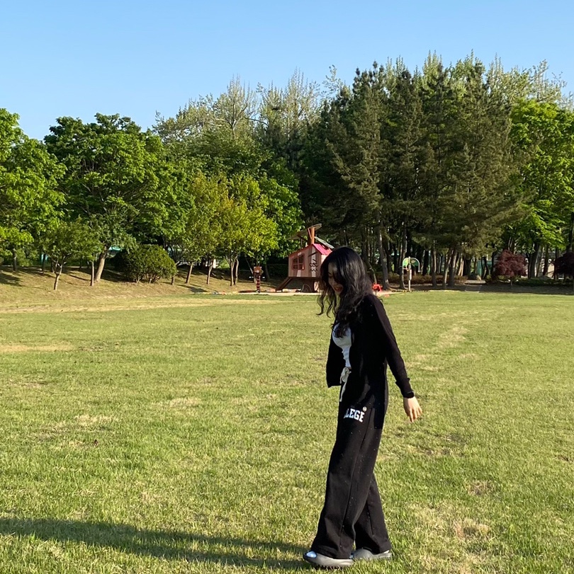 아디다스 이지 슬라이드 오닉스 착용 스타일 - 1
