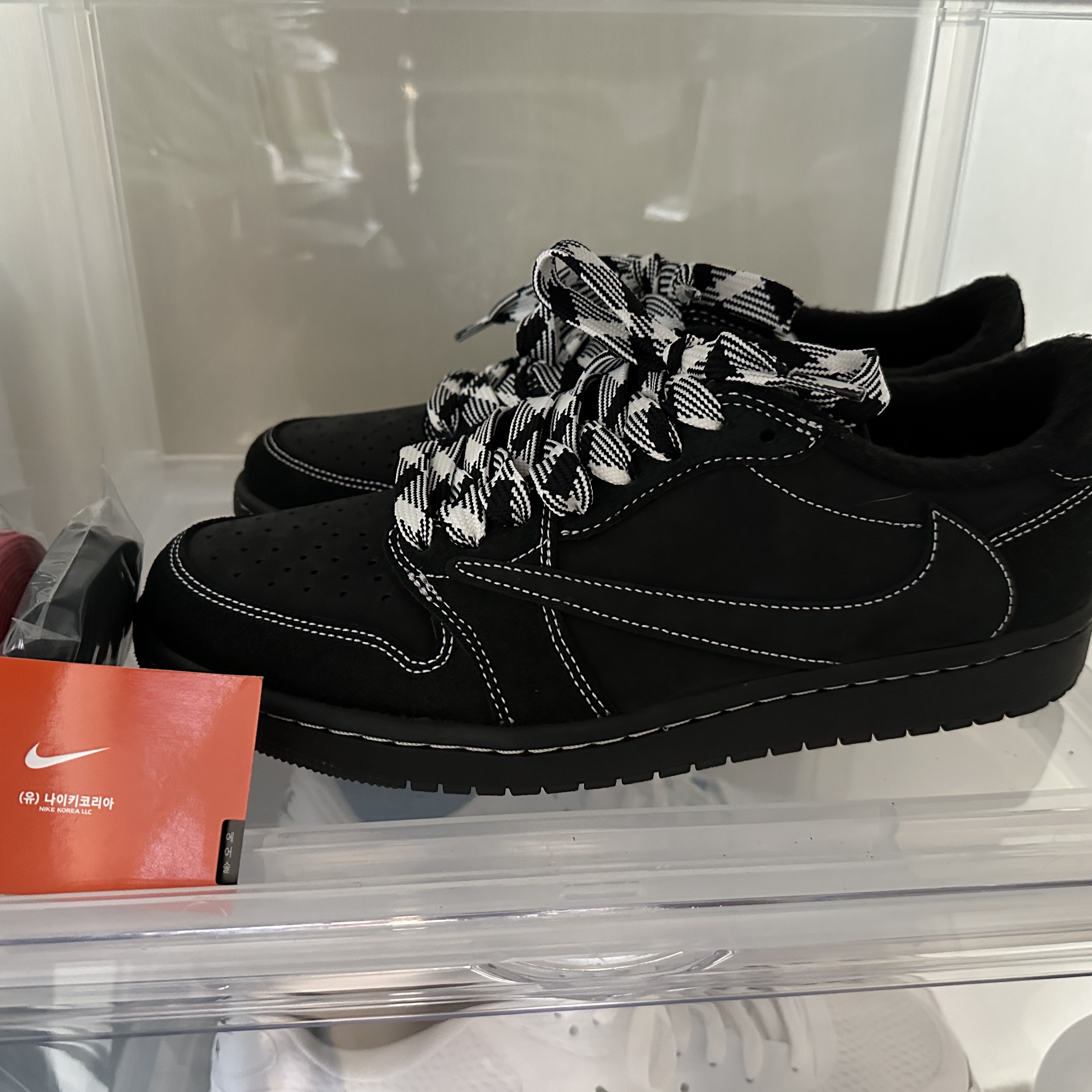 Jordan 1 x Travis Scott Retro Low OG SP Black Phantom 착용 스타일