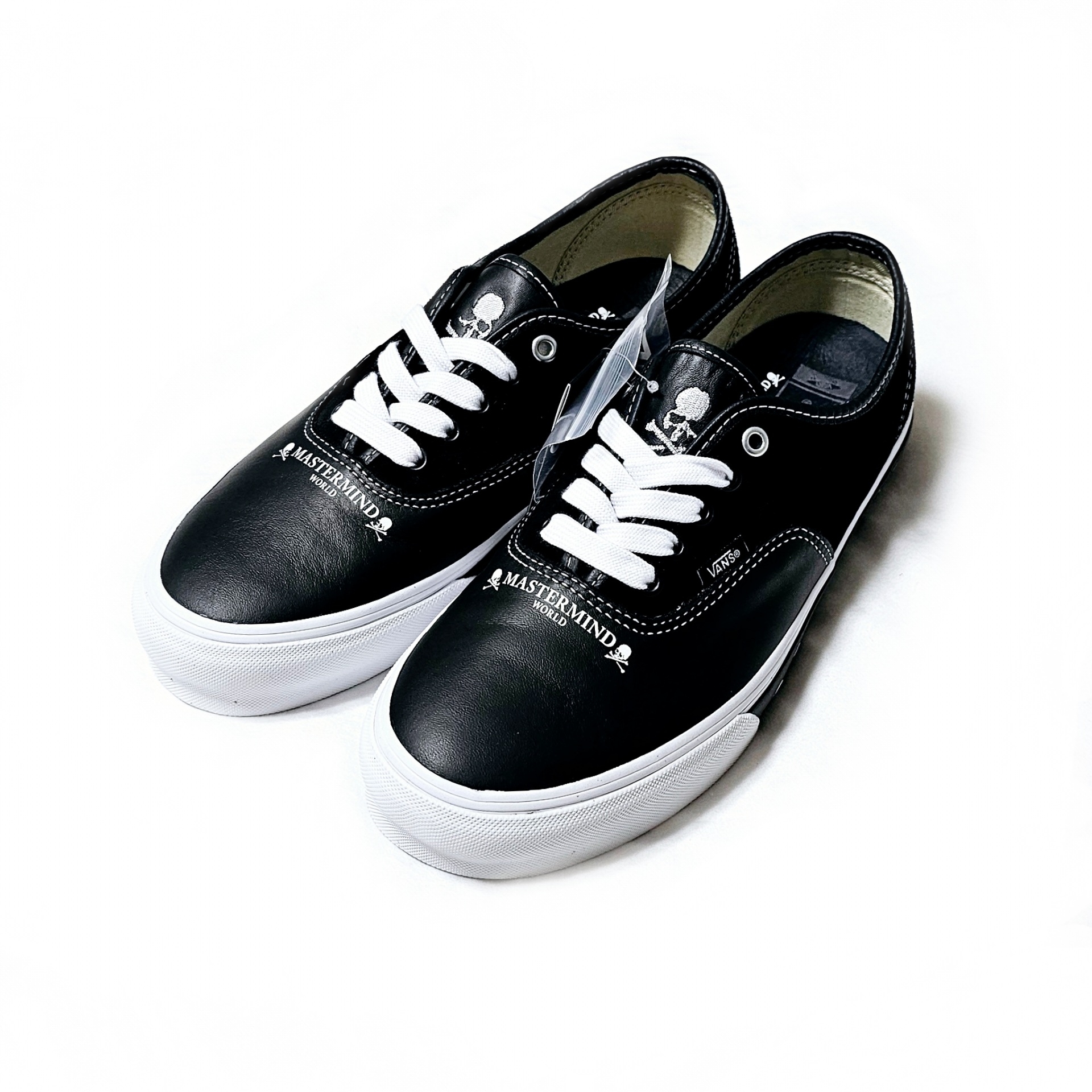 Vans Vault x Mastermind World Authentic LX Black 착용 스타일 - 3