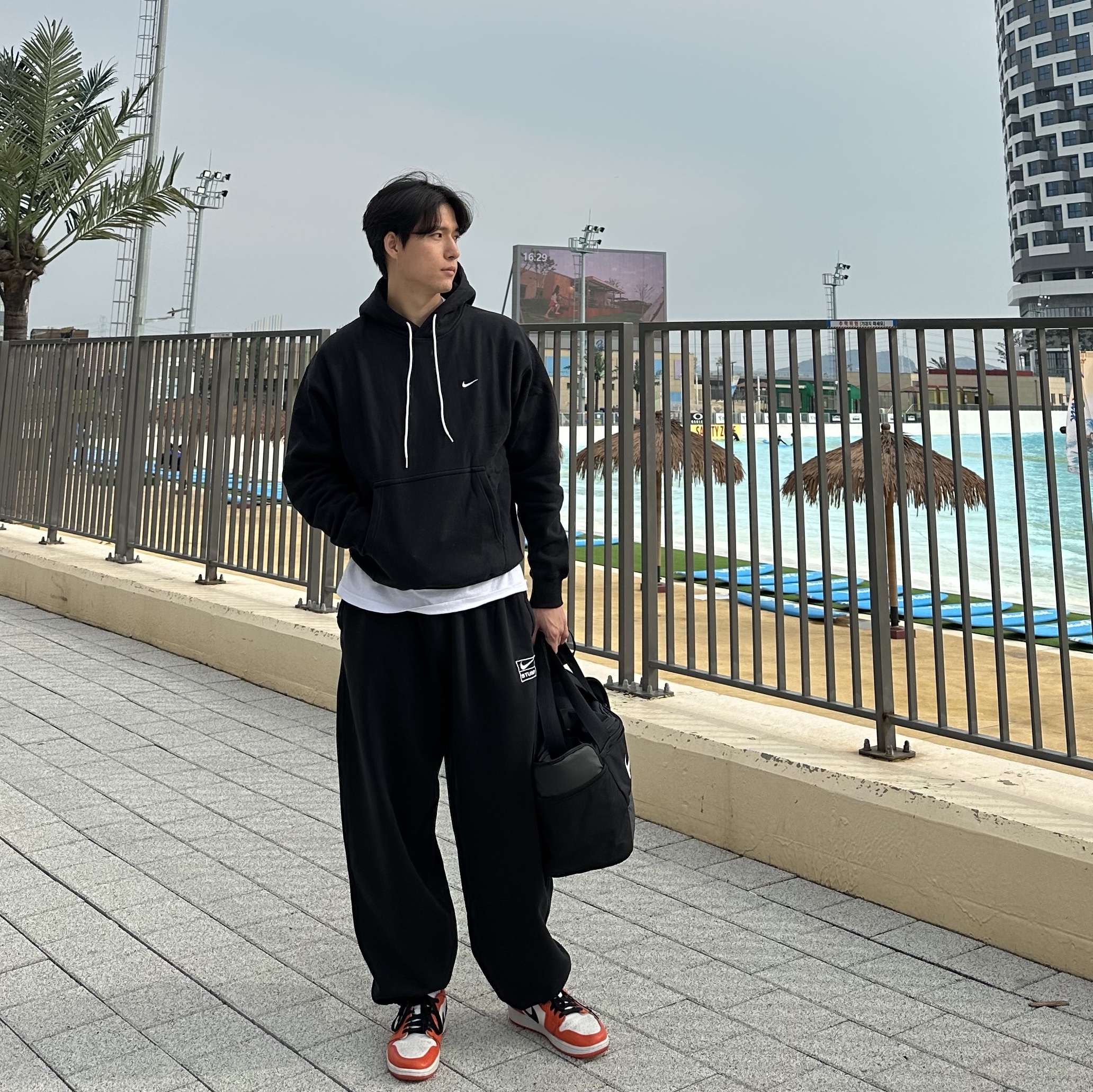 Nike x Stussy NRG Washed Fleece Pants Black (DO5296-010), Jordan 1 Low OG Starfish 착용 스타일