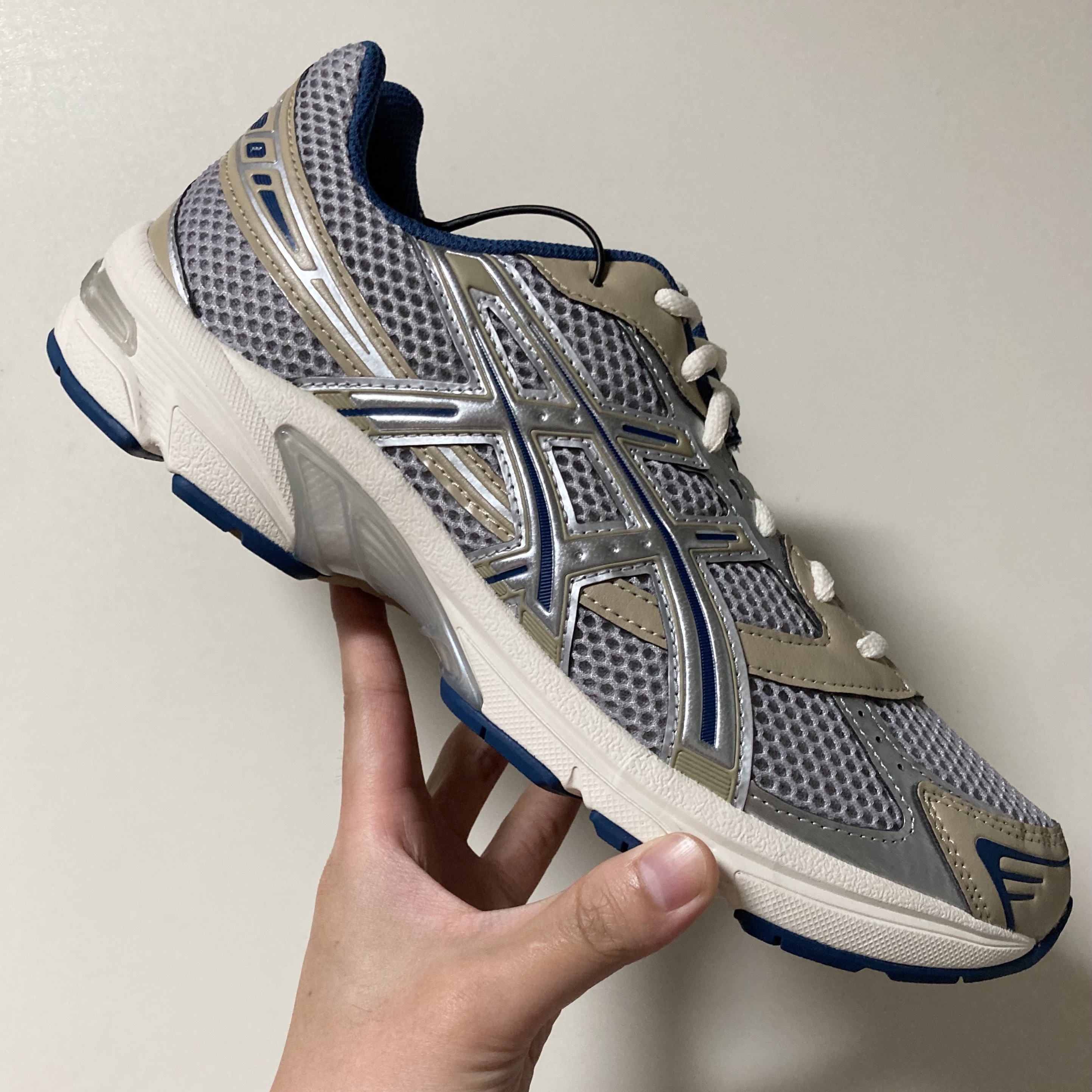 Asics Gel-1130 Oyster Grey Pure Silver 착용 스타일