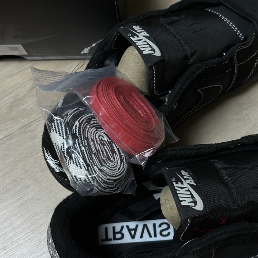 Jordan 1 x Travis Scott Retro Low OG SP Black Phantom 착용 스타일