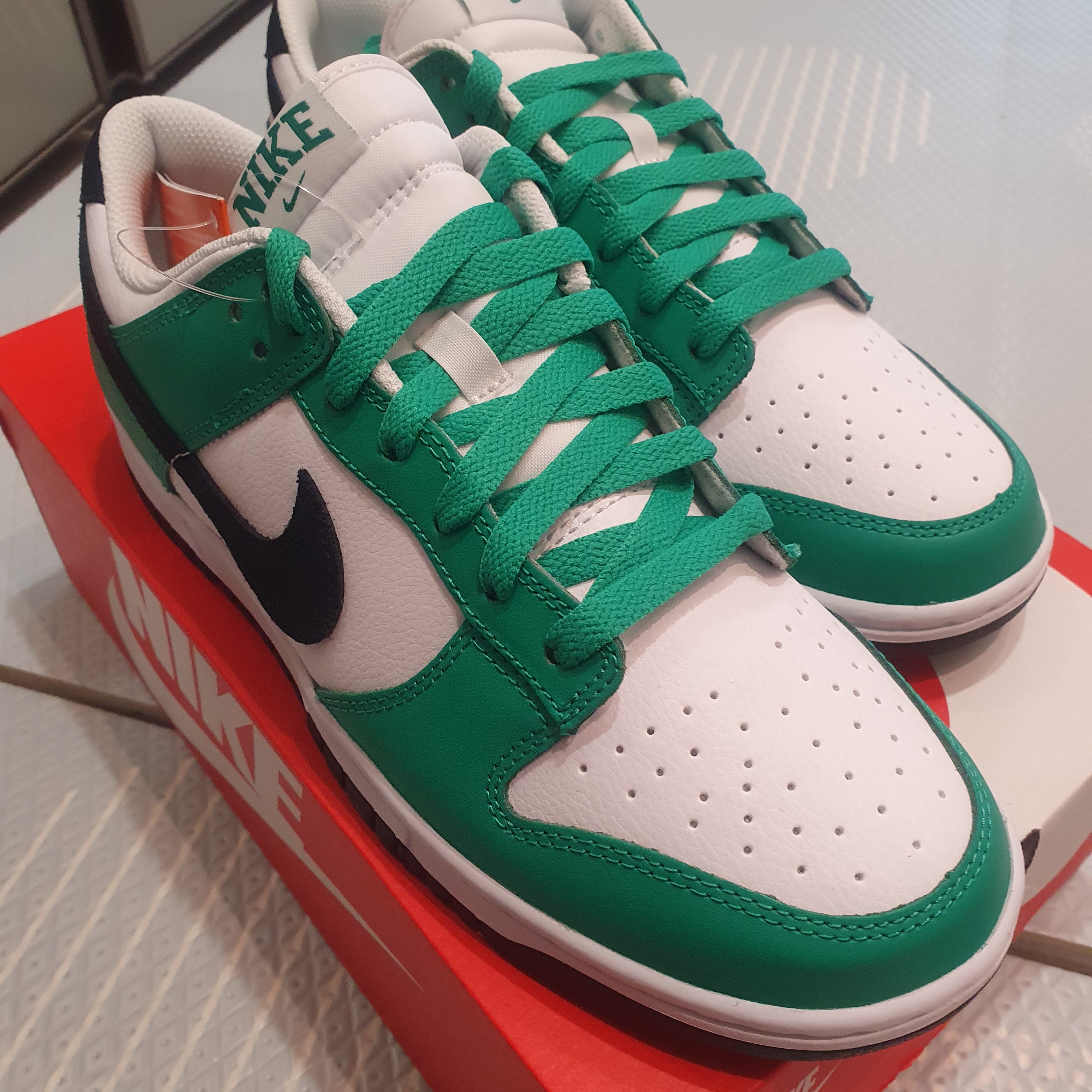 Nike Dunk Low White Green 착용 스타일 - 2