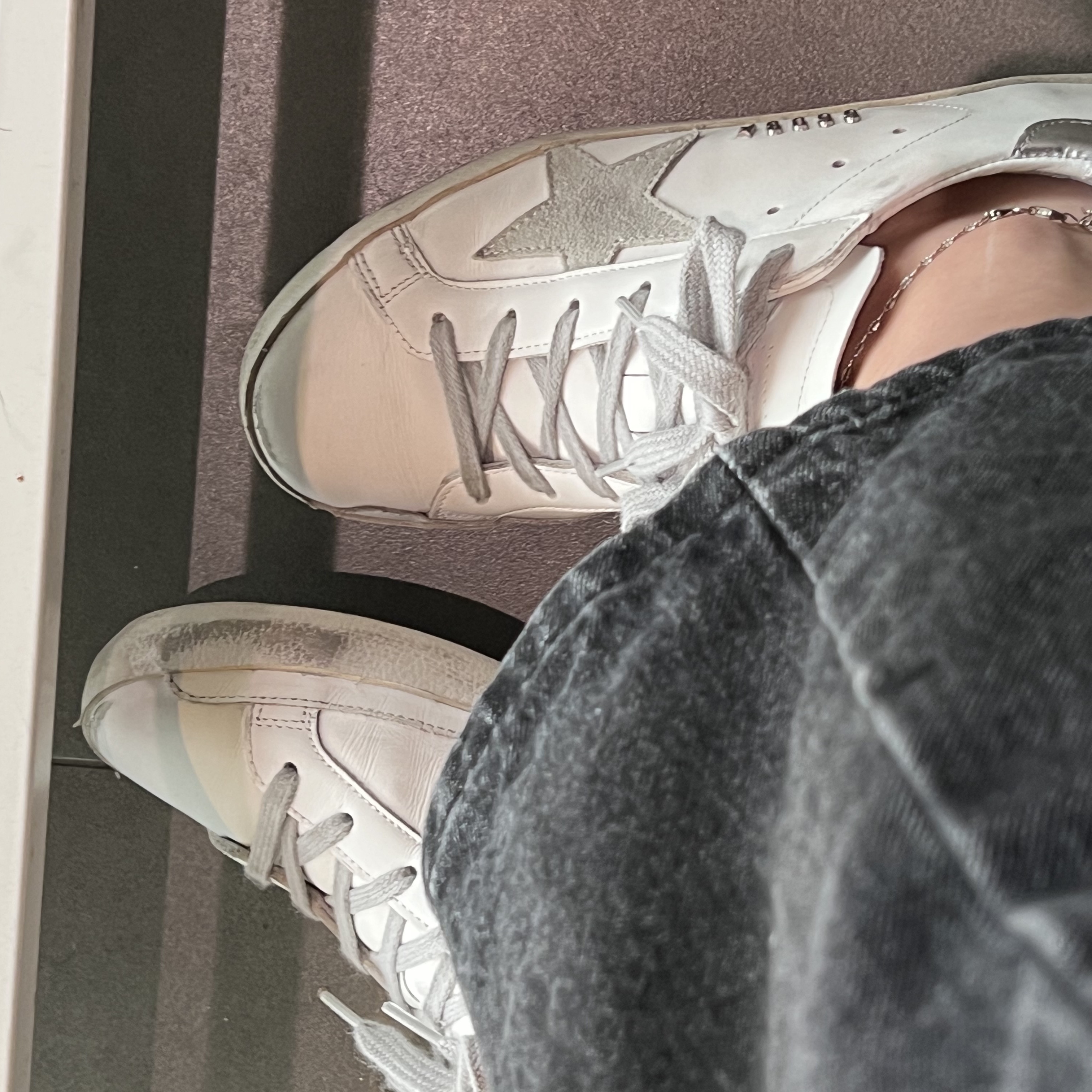 (W) Golden Goose Superstar White Silver Heel Tab Sneakers 착용 스타일 - 2