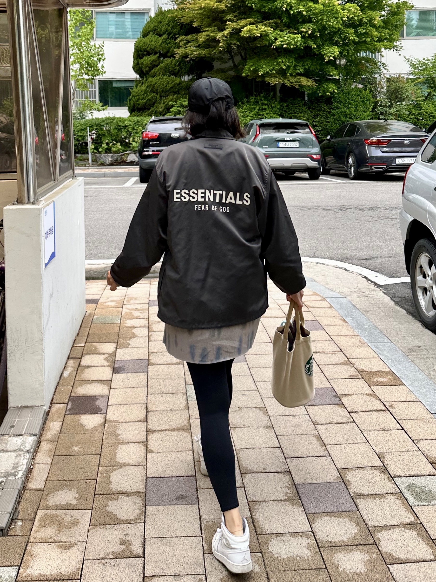 Essentials x New Era Retro Crown Strapback Black, Essentials Coaches Jacket Iron - 22SS 착용 스타일