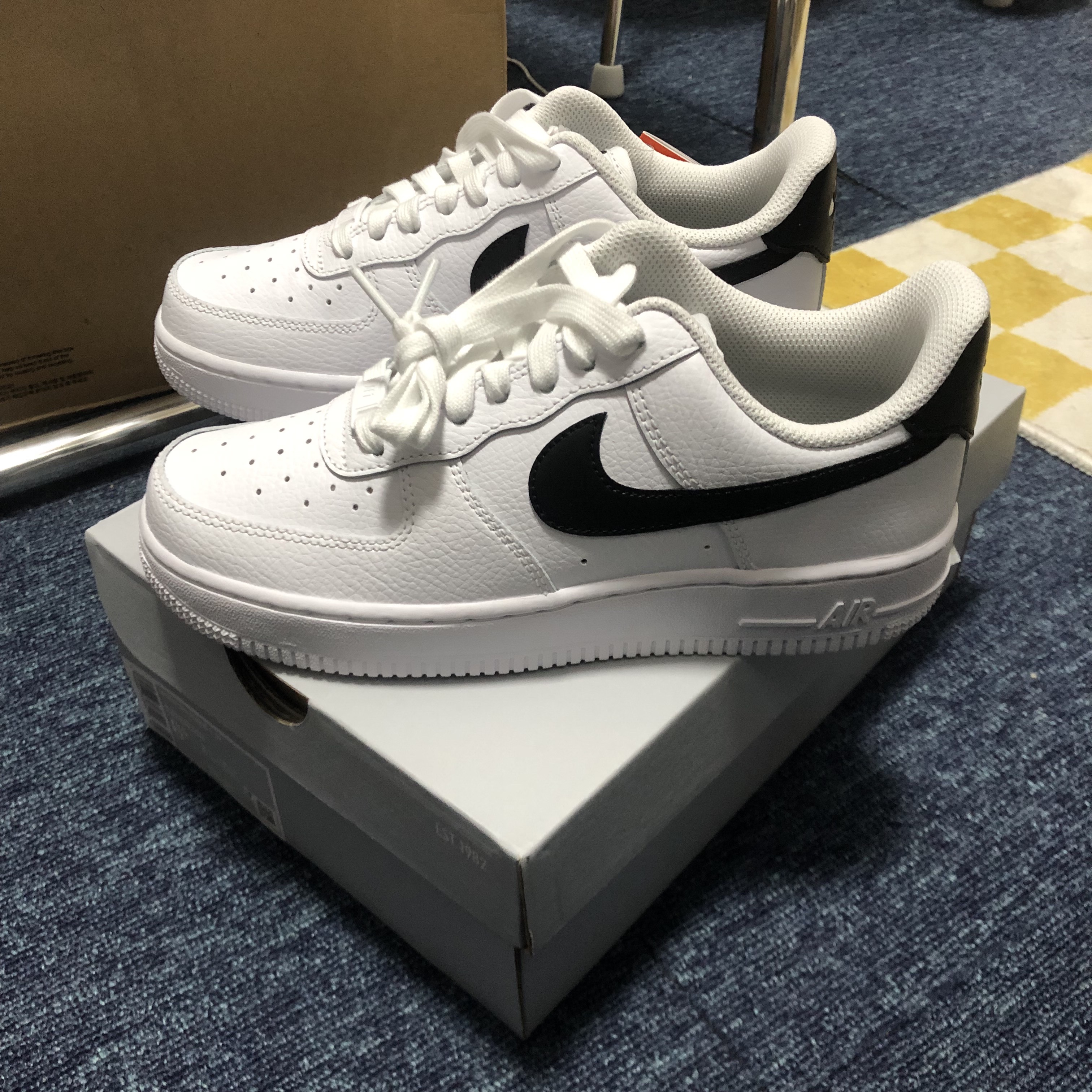 (W) Nike Air Force 1 '07 White Black 착용 스타일