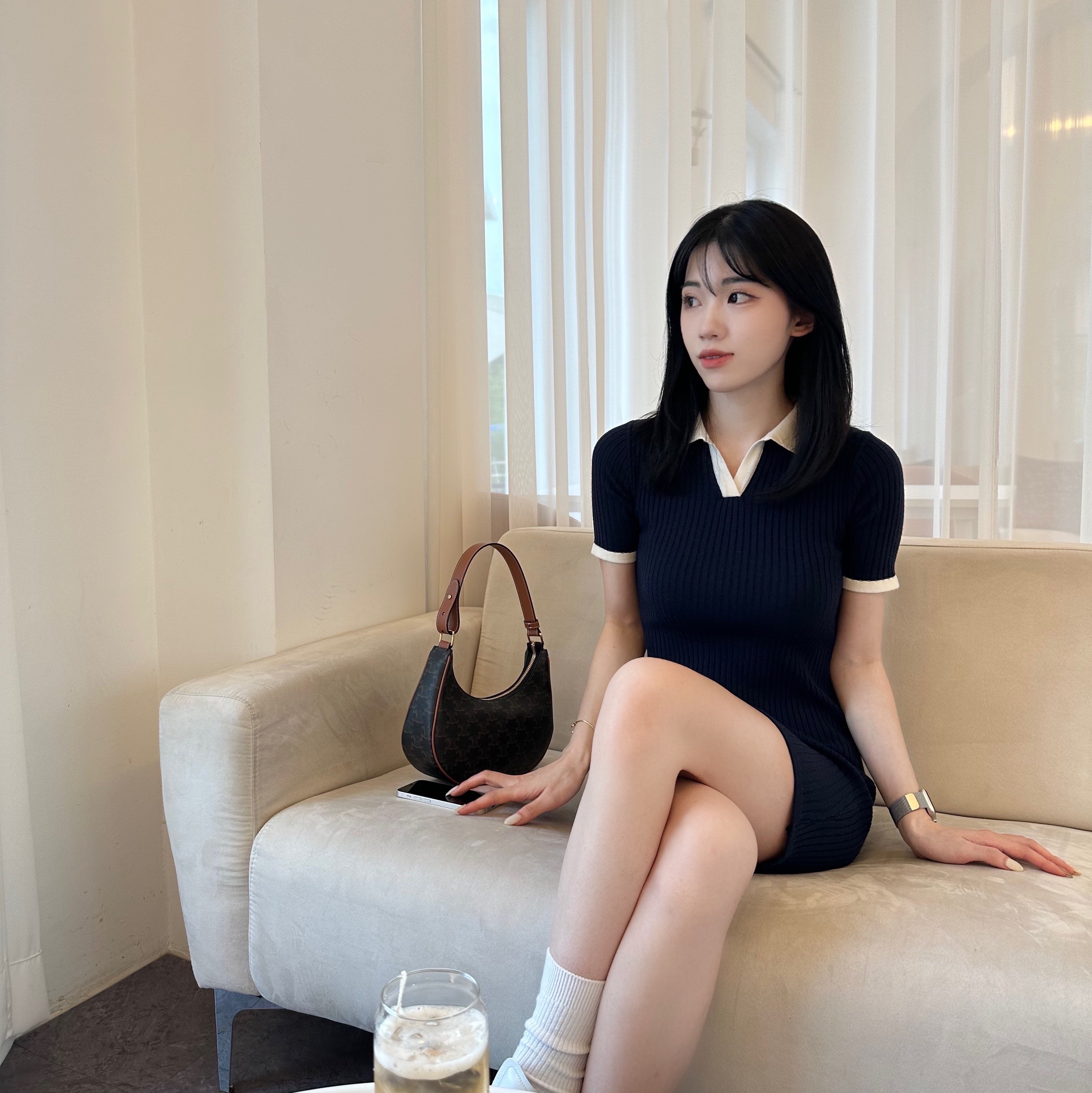셀린느 트리옹프 캔버스 & 카프스킨 아바백 탄 착용 스타일 - 1