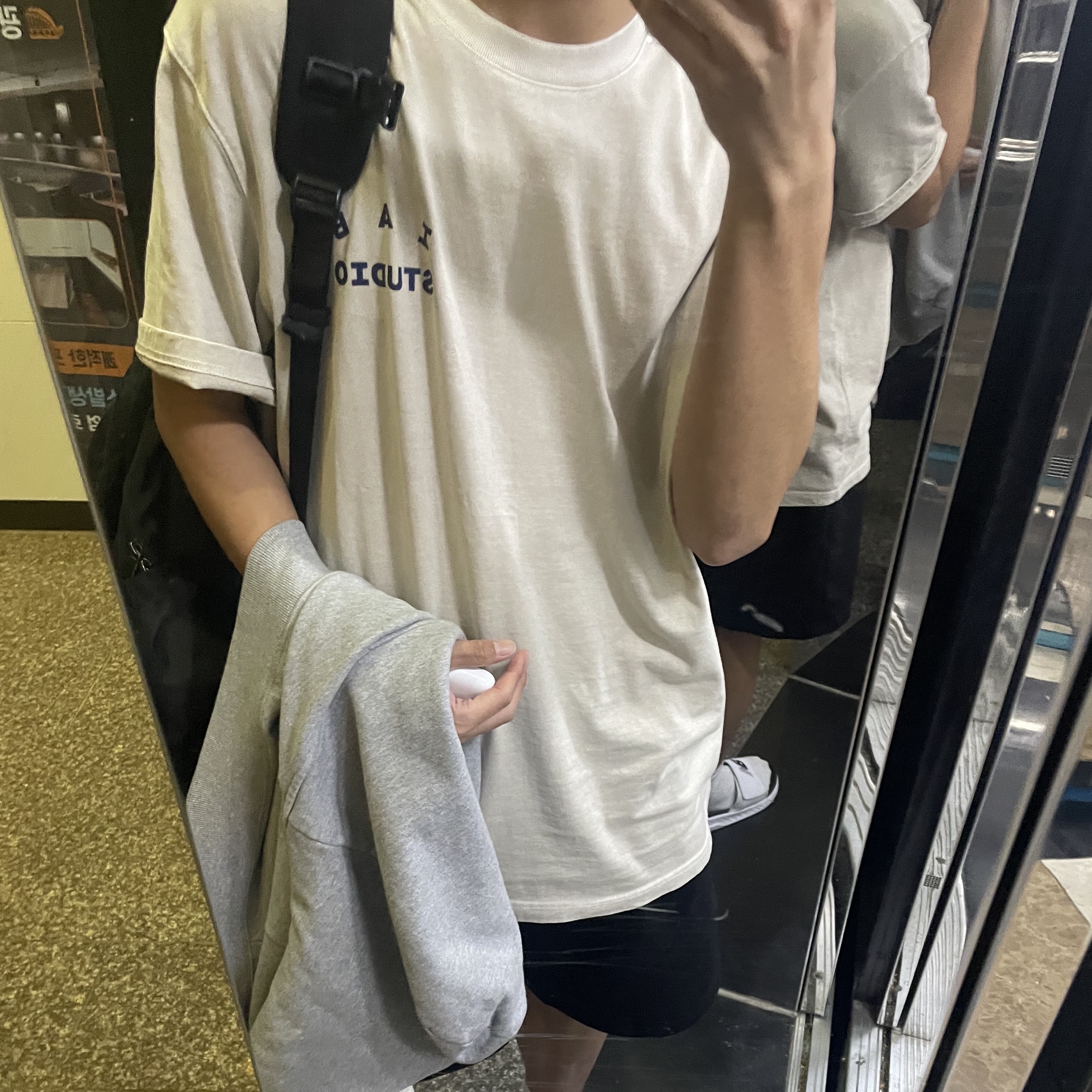 IAB Studio Pigment T-Shirt Oatmeal 착용 스타일